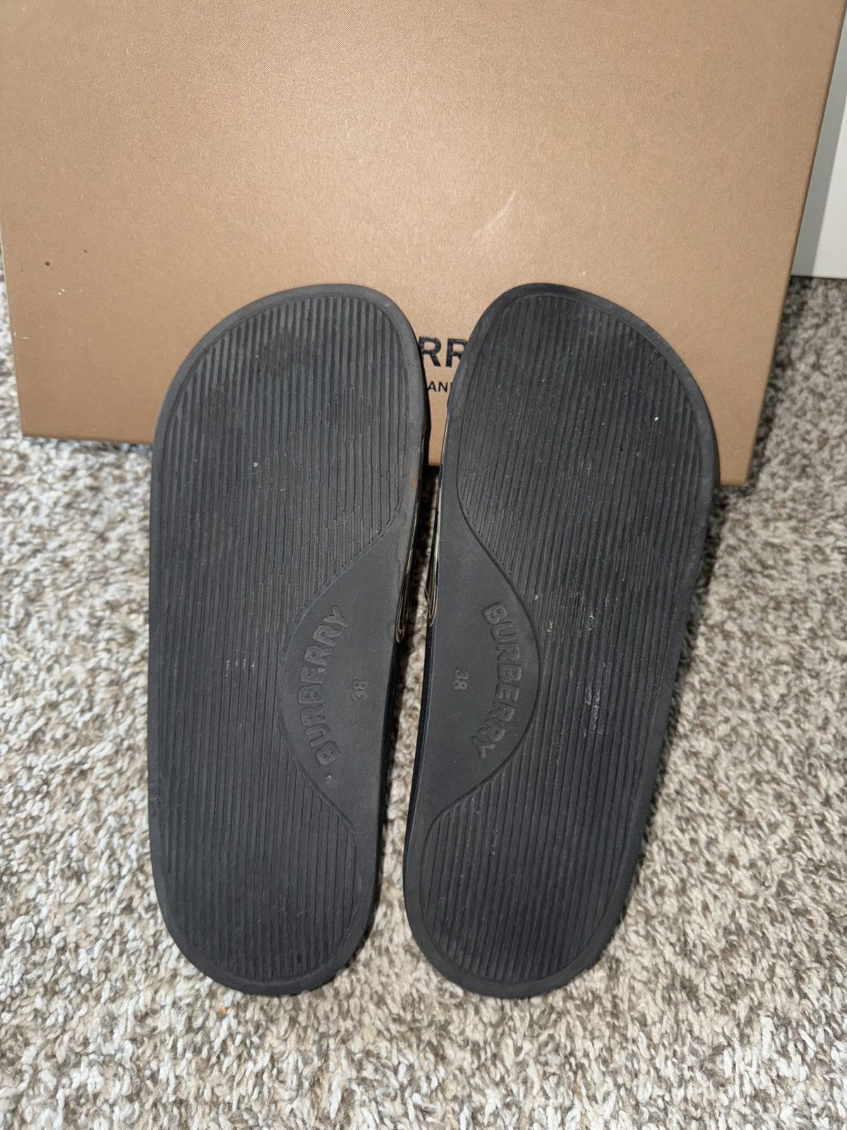 Burberry Burberry Flip Flops Size US 8 / IT 38 - 4 Thumbnail