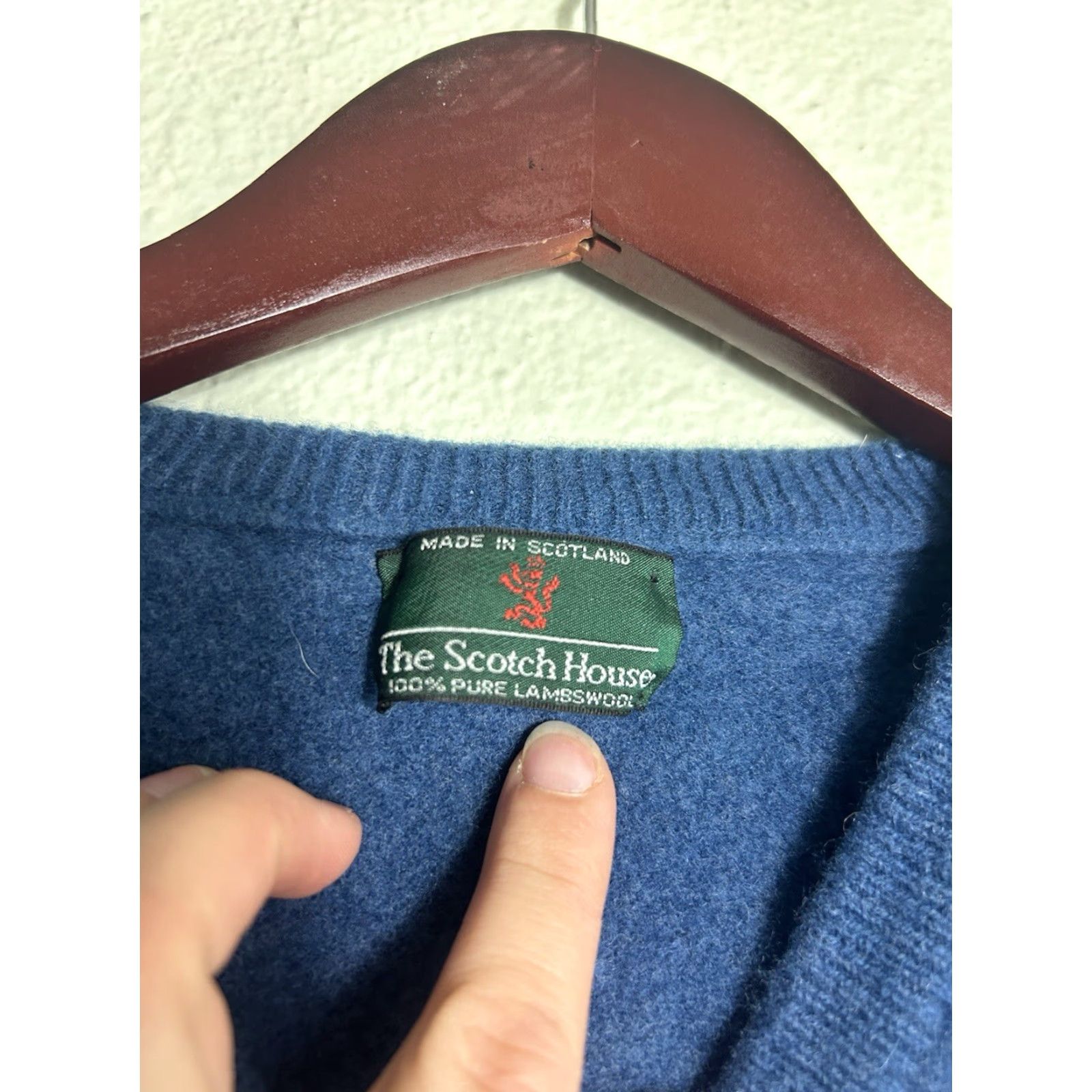Vintage VINTAGE The Scotch House Mens 46 Blue V Neck 100% Lambswool Sweater Size US XXL / EU 58 / 5 - 6 Thumbnail