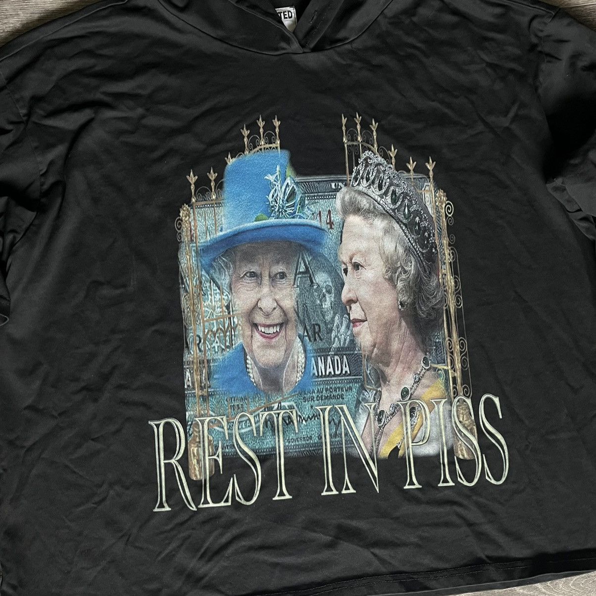 Haunted Starbucks Haunted Starbucks Queen Elizabeth Rest in Piss Layer Hoodie Size US L / EU 52-54 / 3 - 3 Thumbnail