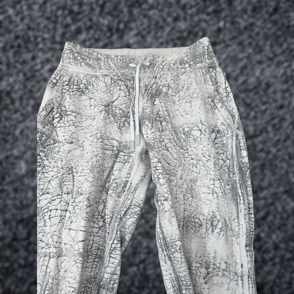Lululemon Lululemon Warm Down Jogger Women’s Sz 6 White Black Sweatpants - Pants, Jogger, Activewear, Women, Regular Fit Size 28" / US 6 / IT 42 - 1 Thumbnail