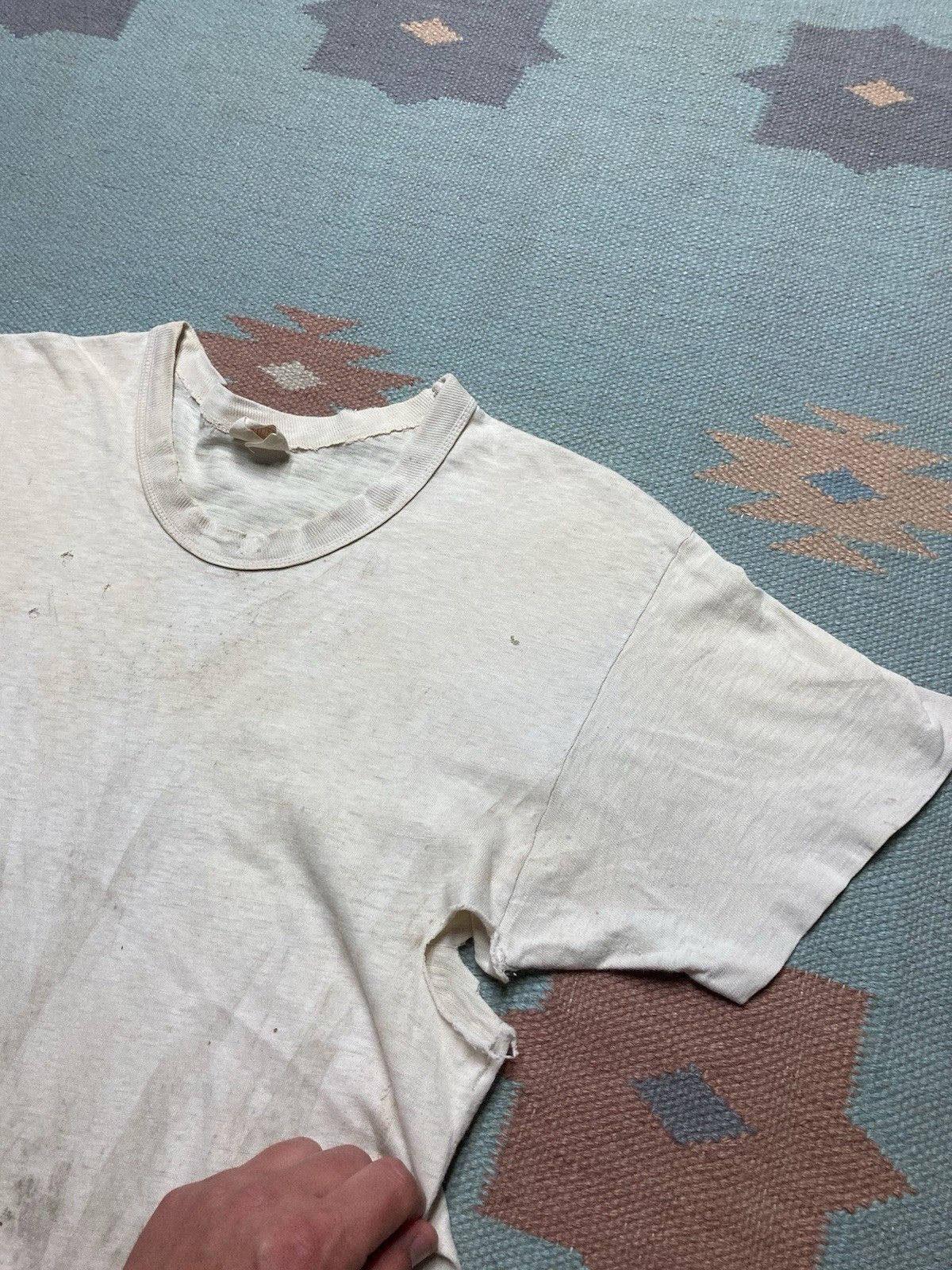 Vintage 60s blank white t shirt Hanes distressed thrashed medium Size US M / EU 48-50 / 2 - 7 Thumbnail