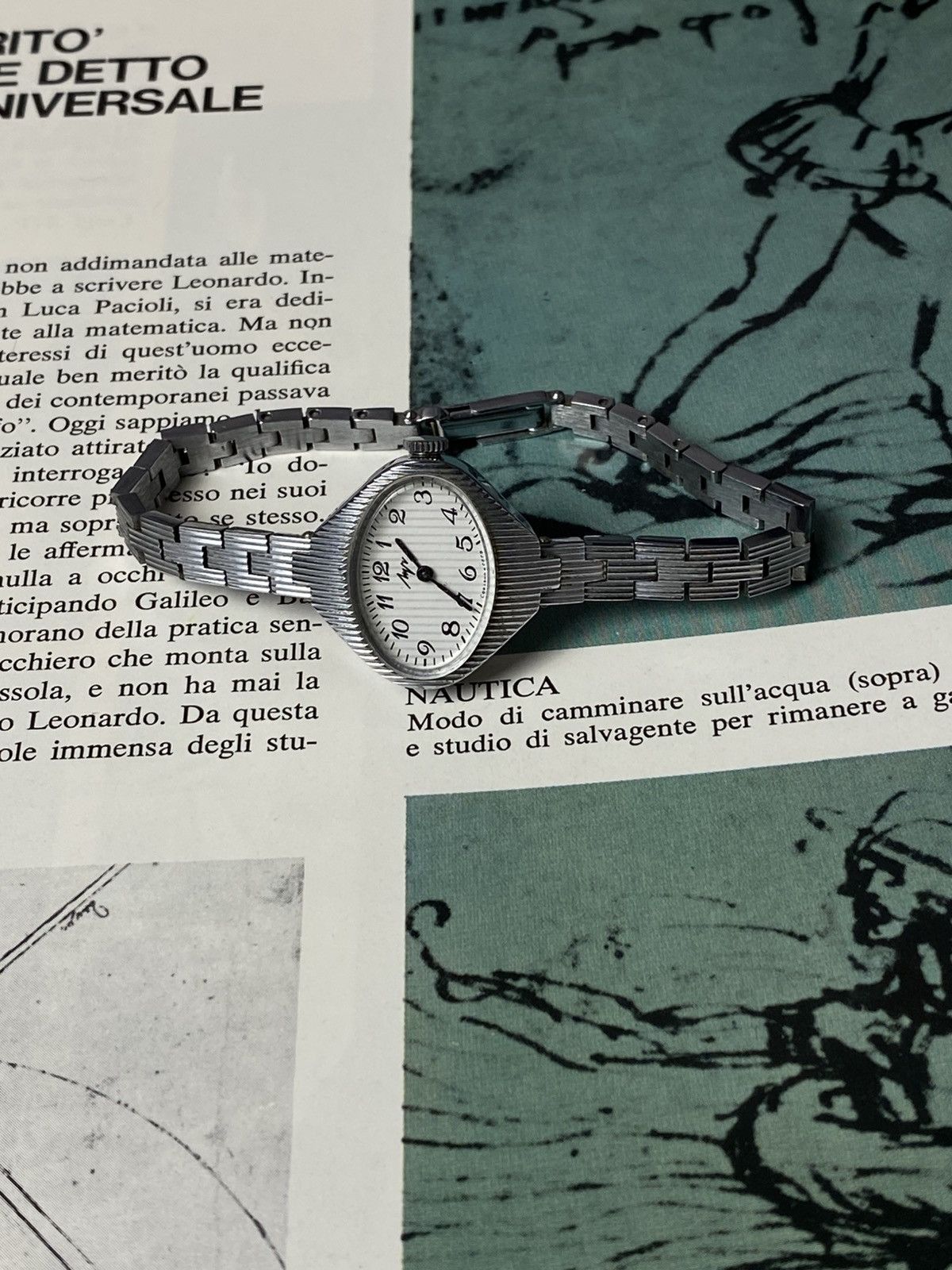 Vintage Vintage Luch Ladies Watch USSR Oval Retro Futuristic Rare Size ONE SIZE - 3 Thumbnail