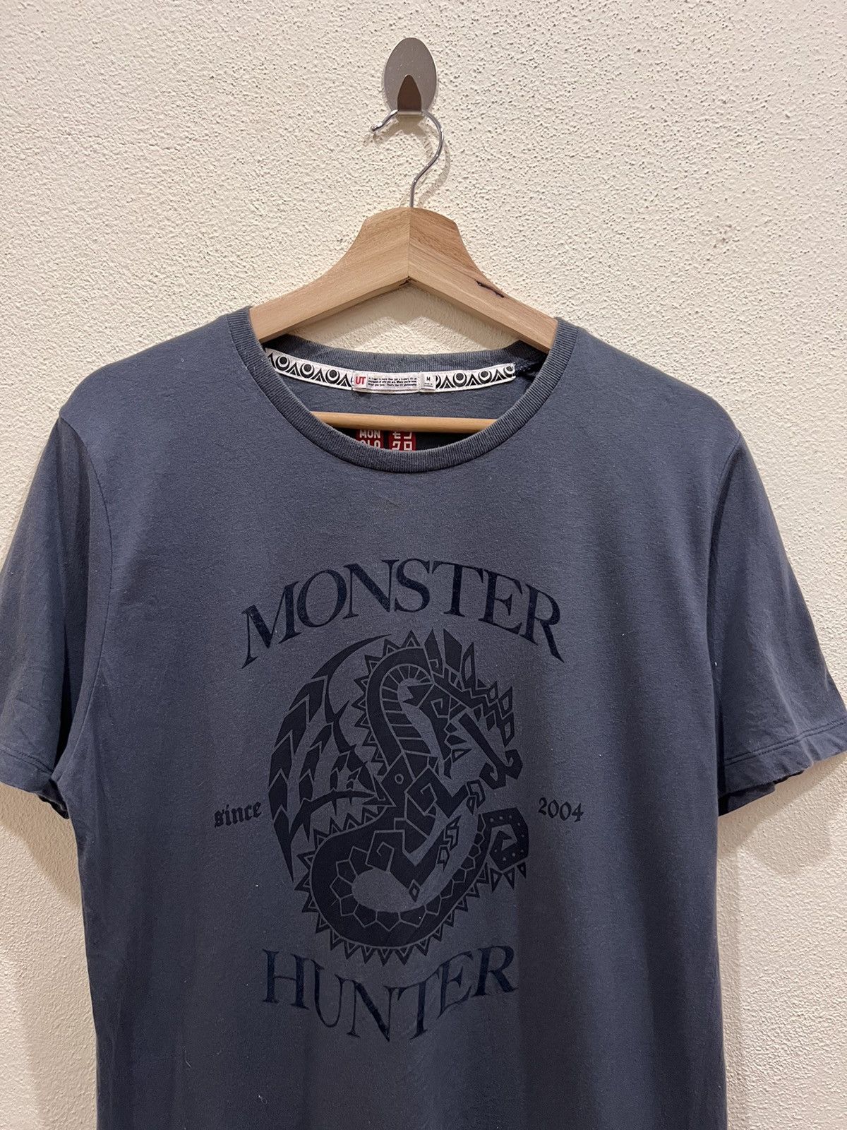 Anime × Japanese Brand × Uniqlo Japanese Monster Hunter Shirt Size US M / EU 48-50 / 2 - 3 Thumbnail
