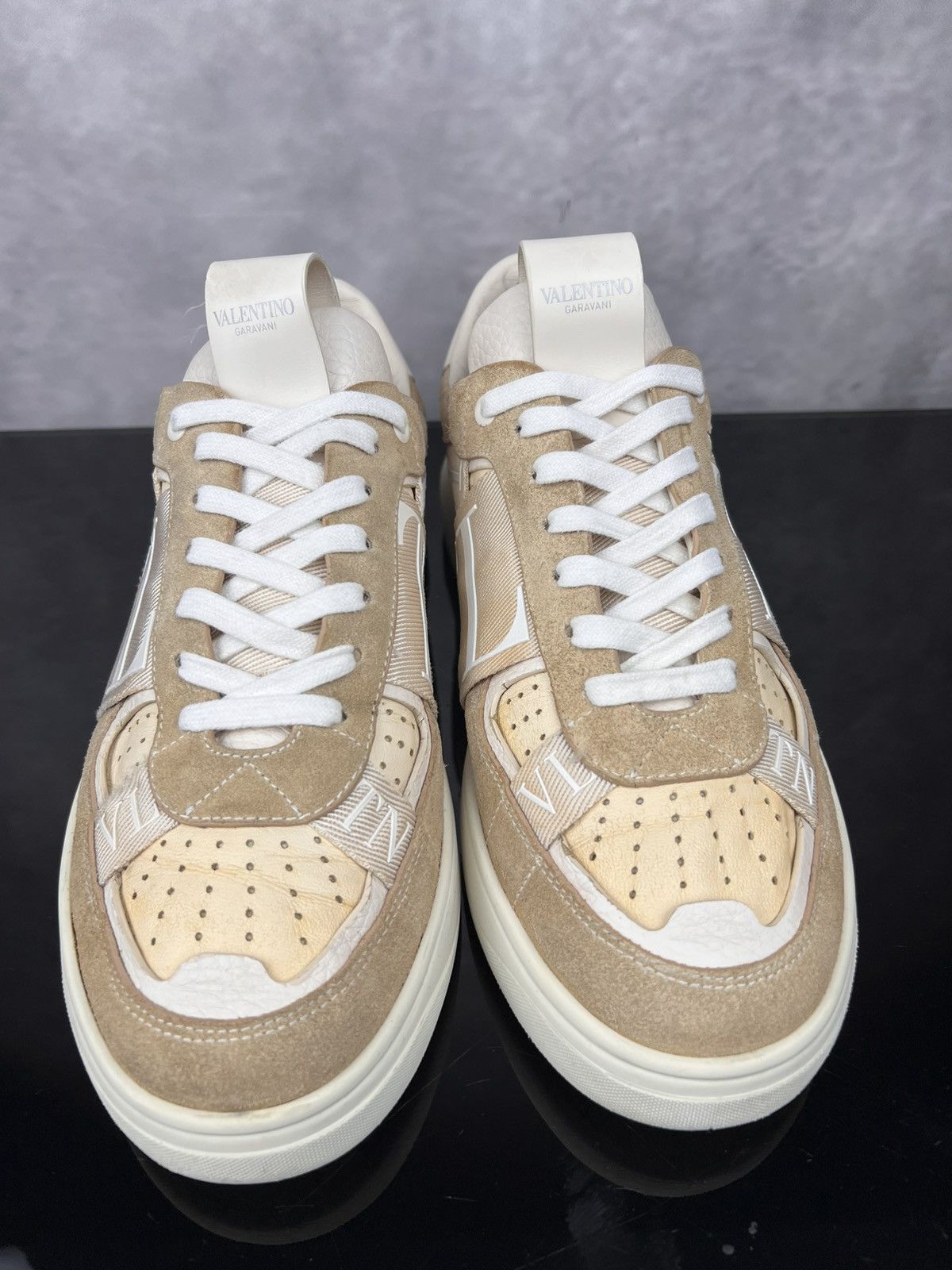 Valentino Valentino Garavani Leather Low-Top Sneakers Beige | Size 40 Size US 7 / EU 40 - 4 Thumbnail