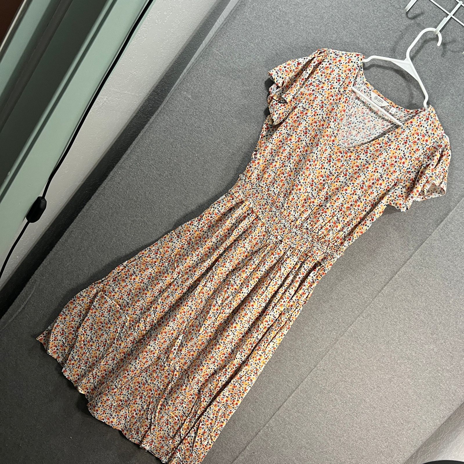 Other Candace Cameron Bure Smocked V-Neck Midi Dress Size S / US 4 / IT 40 - 4 Thumbnail