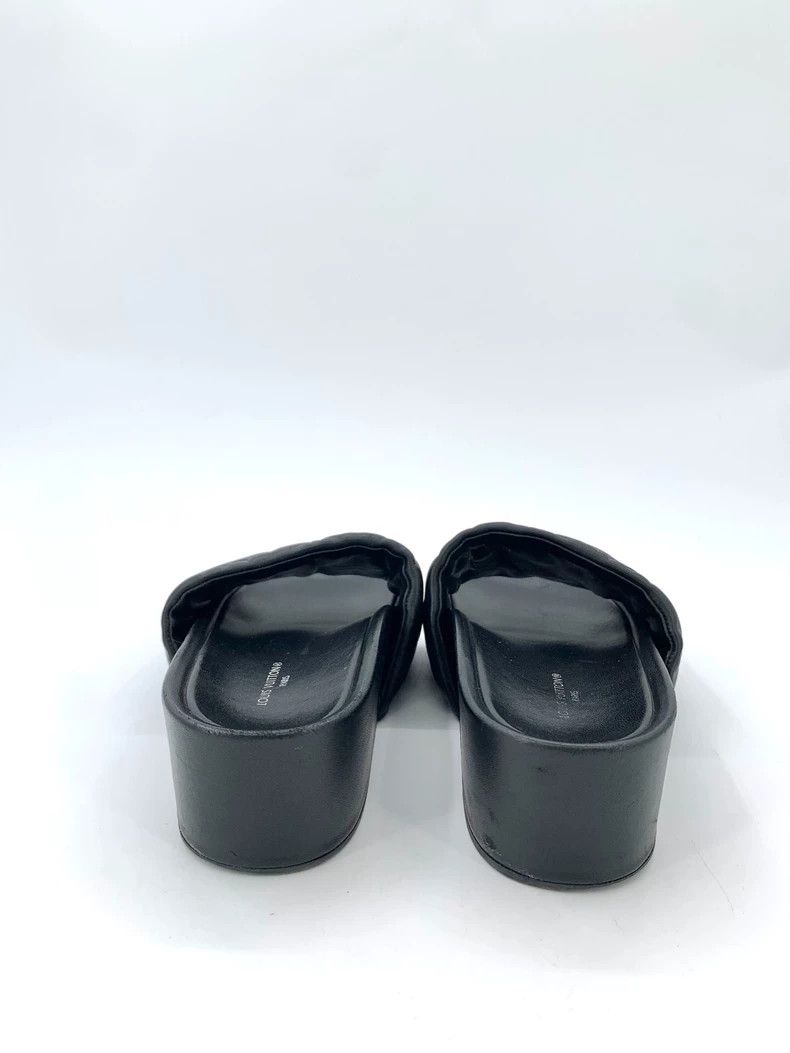 Louis Vuitton Louis Vuitton Black logo presbyopic leather slippers Size US 6.5 / IT 36.5 - 4 Thumbnail