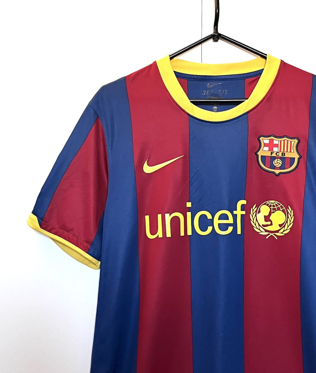 Nike Messi Barcelona 2010 2011 Home Soccer Jersey Shirt M Size US M / EU 48-50 / 2 - 3 Thumbnail