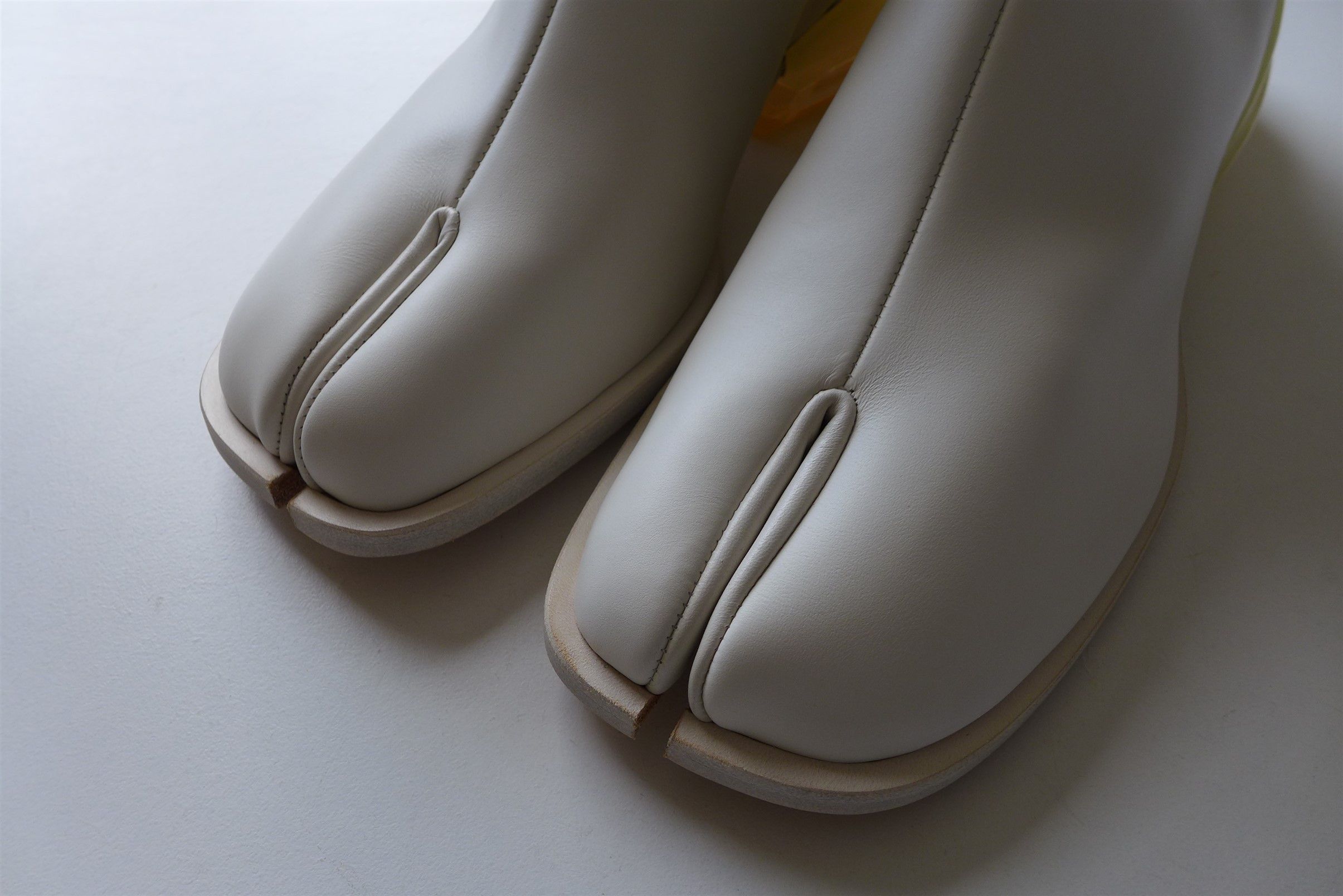 Maison Margiela Margiela Tabi Airbag Heel Boots - White Calf Leather Size US 11 / EU 44 - 2 Thumbnail