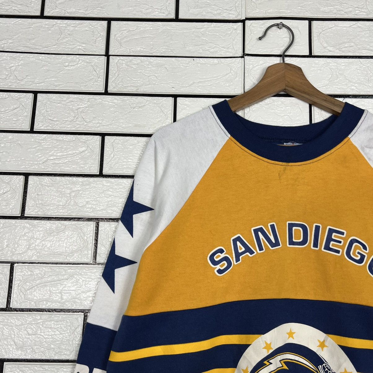 Vintage SAN DIEGO CHARGERS Big Logo Sweatshirt Made in Usa 4200-C192 Size US L / EU 52-54 / 3 - 3 Thumbnail