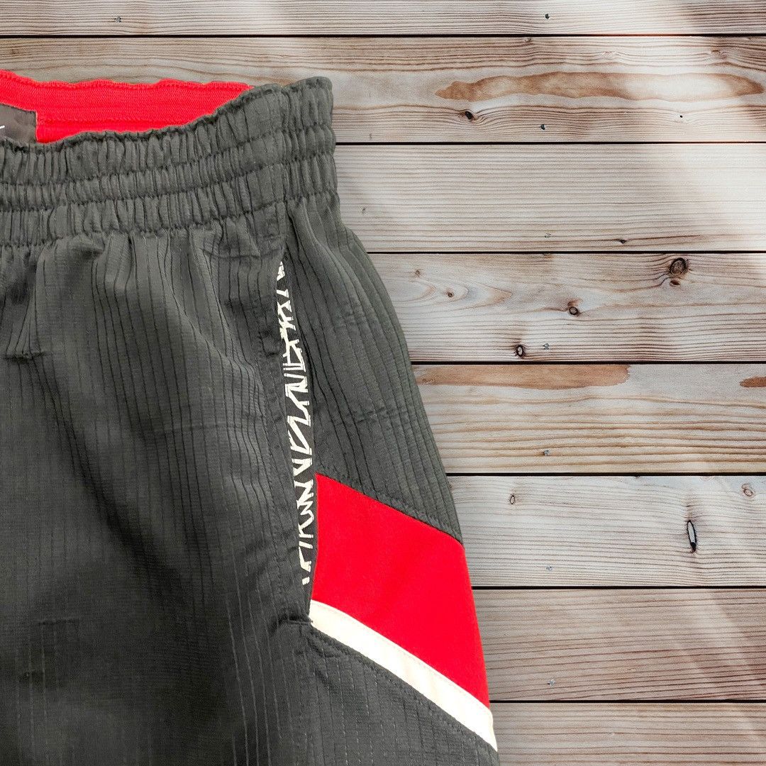 Nike × Vintage Vintage Nike Bred Basketball Shorts L Size US 34 / EU 50 - 3 Thumbnail