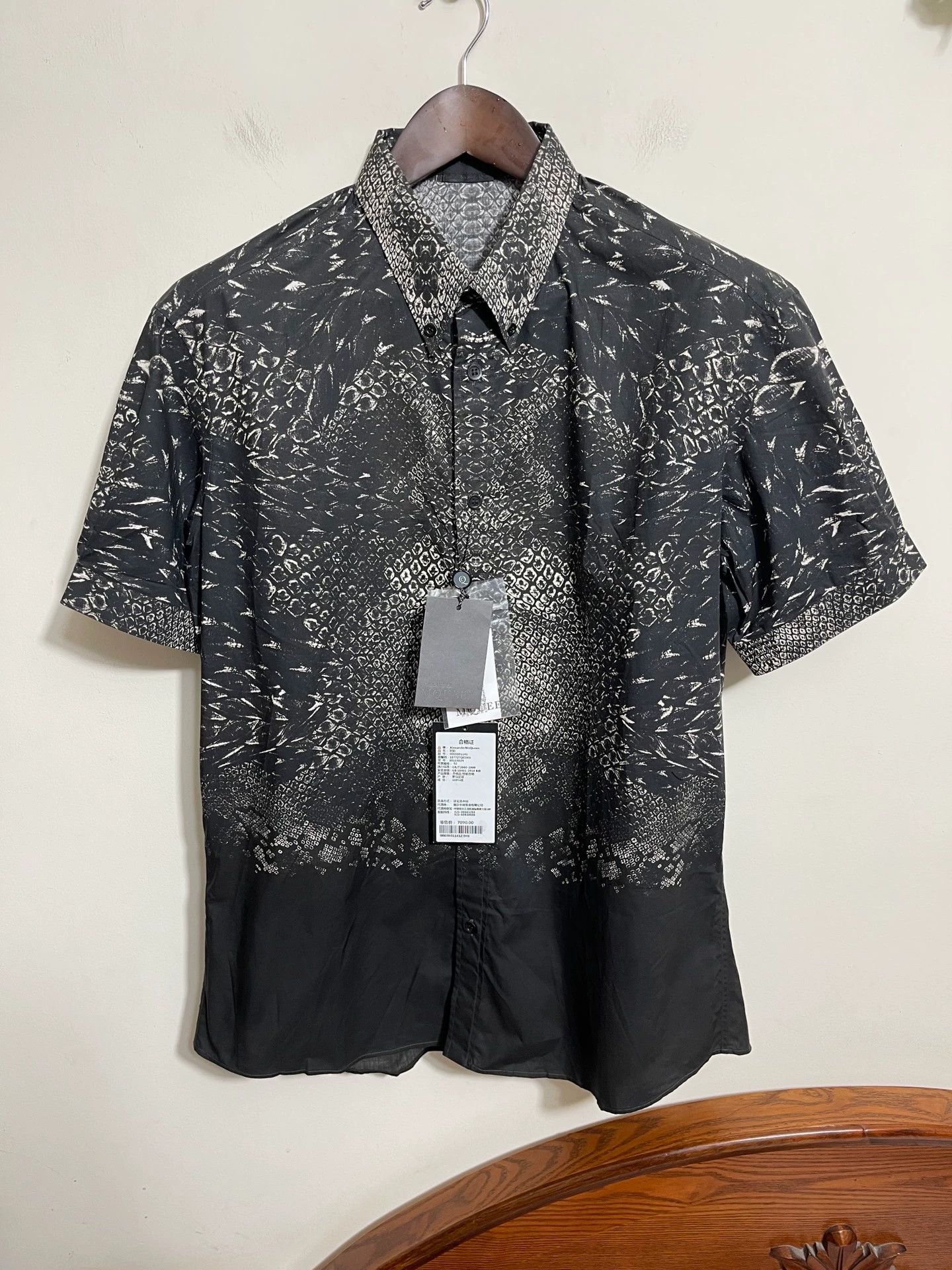 Alexander McQueen Alexander Mcqueen Snakeskin Slim Short Shirt 52 Size US L / EU 52-54 / 3 - 1 Thumbnail