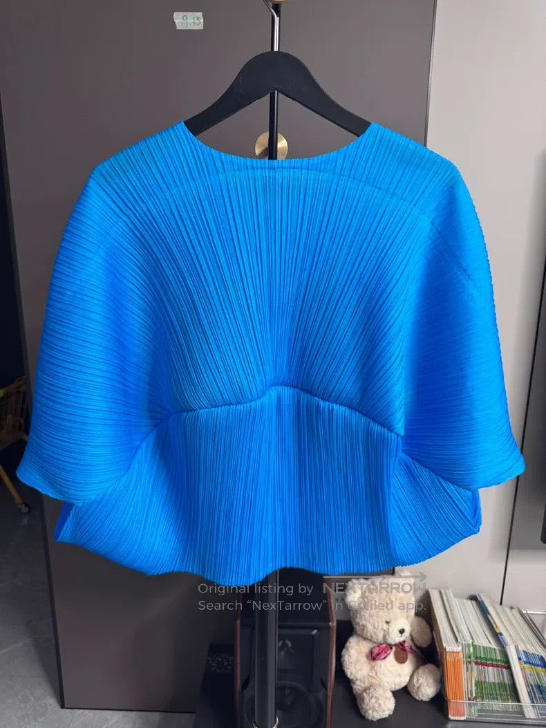 Issey Miyake Issey Miyake size:one size Blue Top with Red Lips Print Size XXS / US 00 / IT 34 - 2 Thumbnail