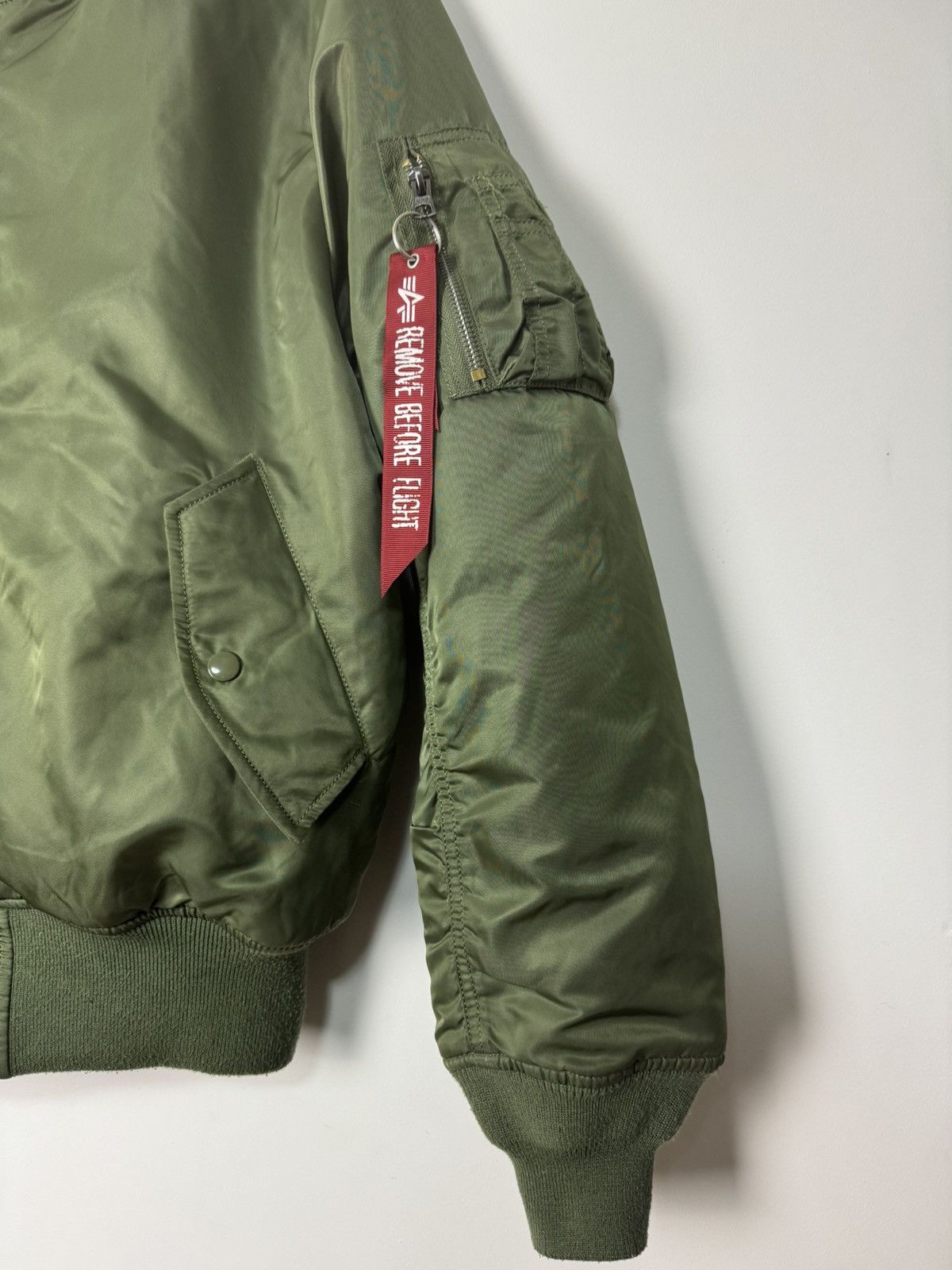 Alpha Industries Alpha Industries MA-1 Bomber Jacket Reversible Olive Vintage Size US M / EU 48-50 / 2 - 4 Thumbnail