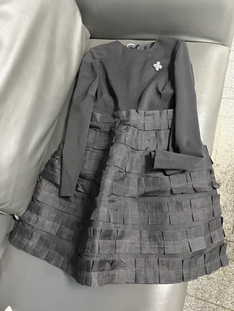 Valentino Valentino Black dress Size M / US 6-8 / IT 42-44 - 1 Thumbnail