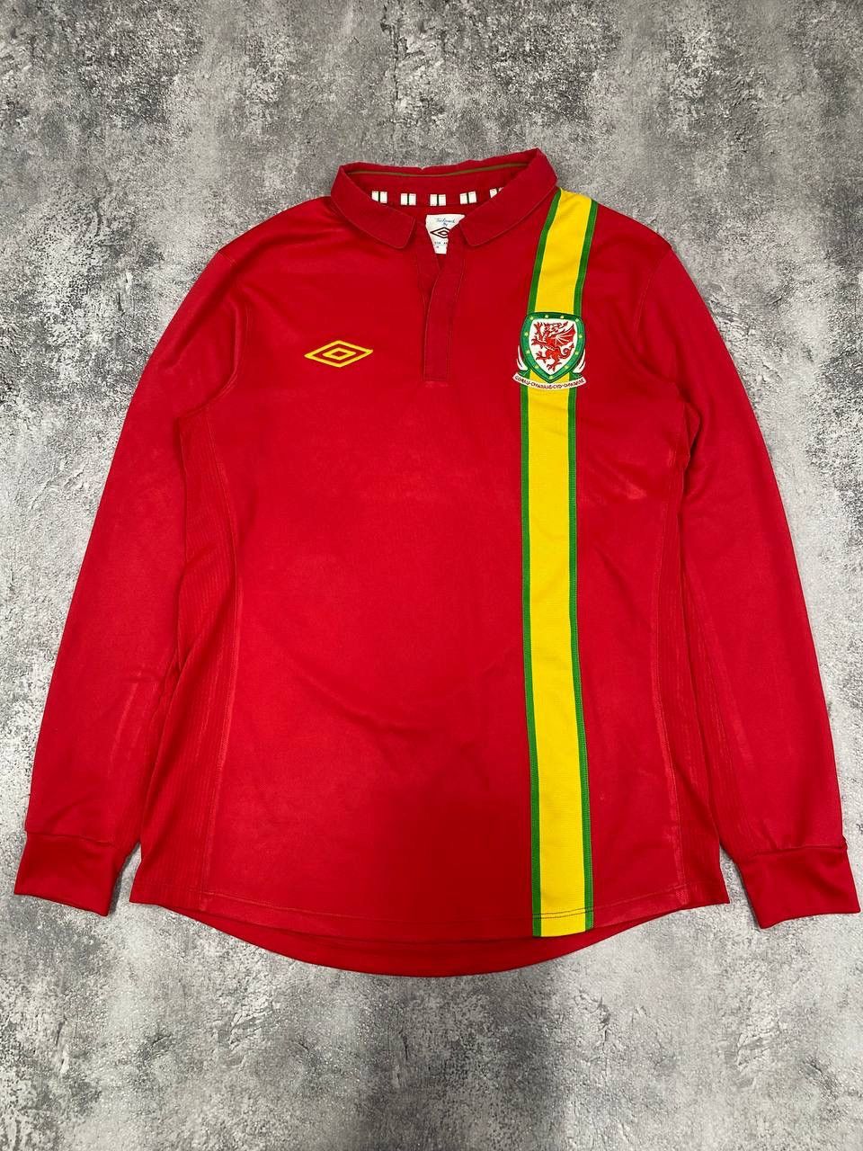Umbro Umbro Wales Men Long Sleeve Football Shirt Red Size M Size US M / EU 48-50 / 2 - 1 Thumbnail