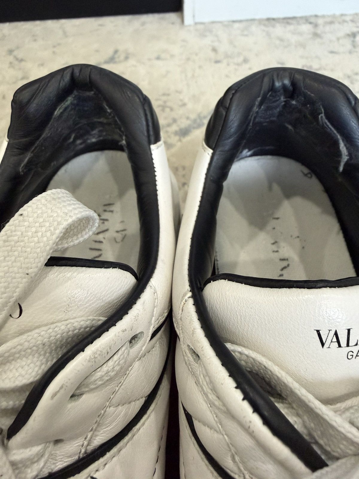 Valentino Valentino One Stud Sneaker size 42 Size US 9 / EU 42 - 10 Thumbnail