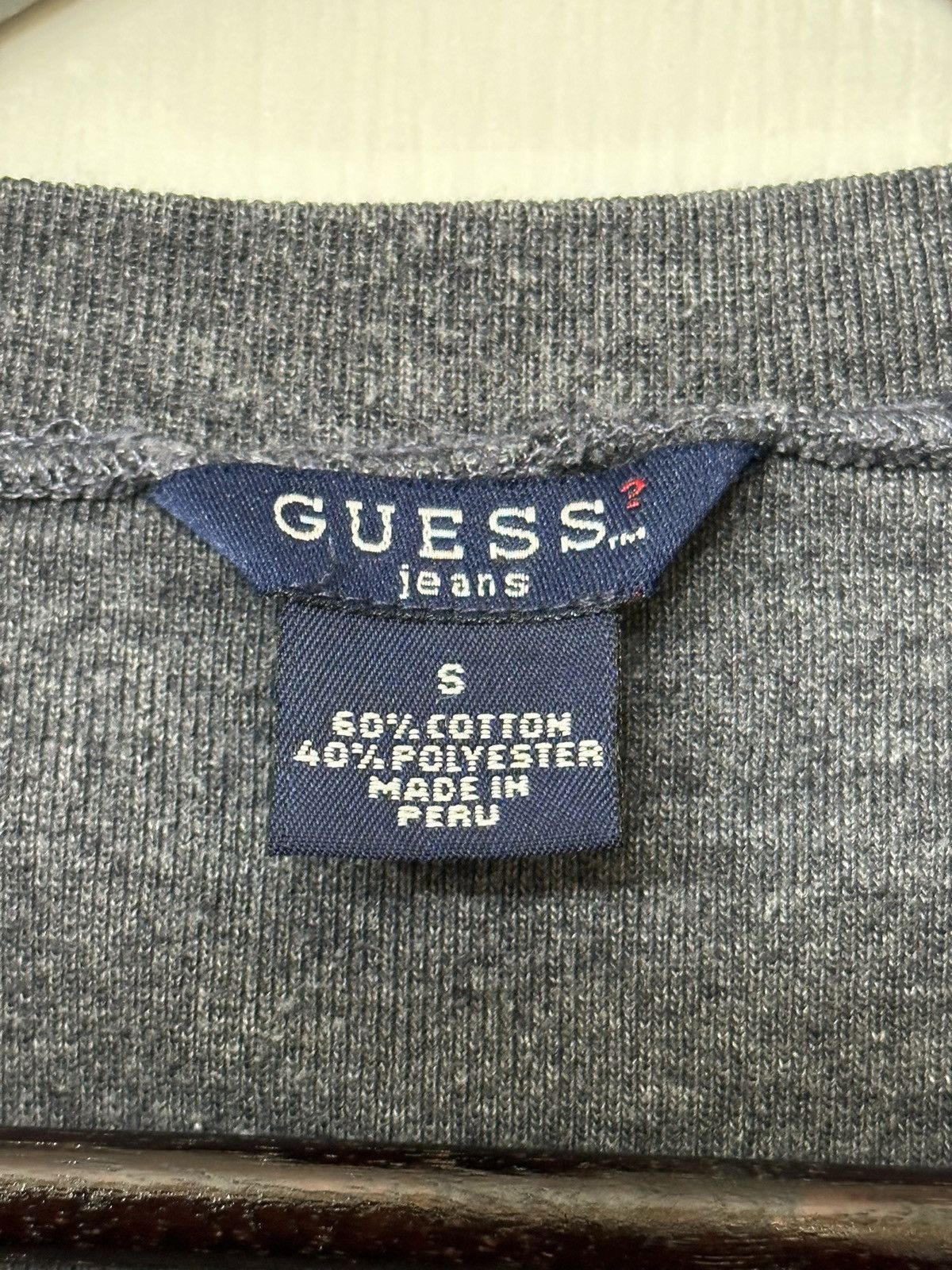 Guess Guess Jeans Women’s Vintage Short Sleeve V Neck Tee Size S / US 4 / IT 40 - 3 Thumbnail