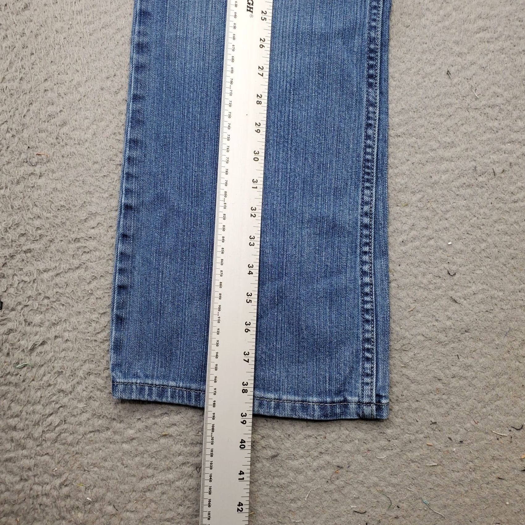 Levi's Levi's Bootcut Jeans Womens Size 14M Blue Denim Mid Rise Classic 29.25 Inseam 38.75 Outseam 5-Pocket Denim Comfort Pockets Button Zipper 29.25" Size 36" / US 14 / IT 50 - 3 Thumbnail