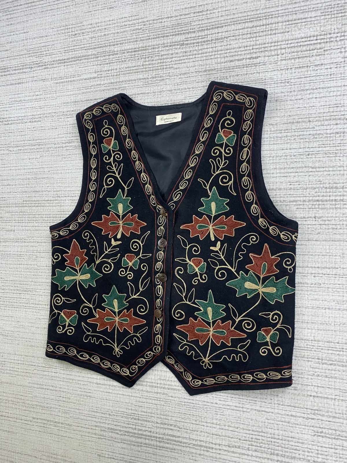 Japanese Brand × Vintage Vintage Eptemete Flower Embroidered Art Black Vest Size US M / EU 48-50 / 2 - 4 Thumbnail