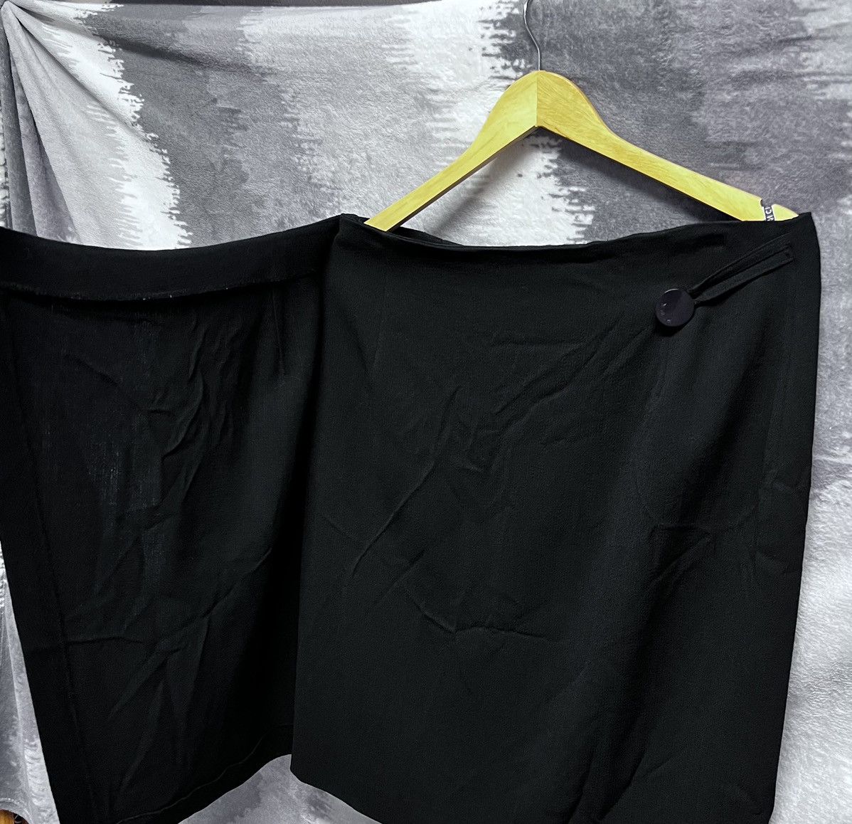 Designer × Givenchy × Vintage Givenchy mid black wool skirt vintage luxury old money Size 32" / US 10 / IT 46 - 5 Thumbnail