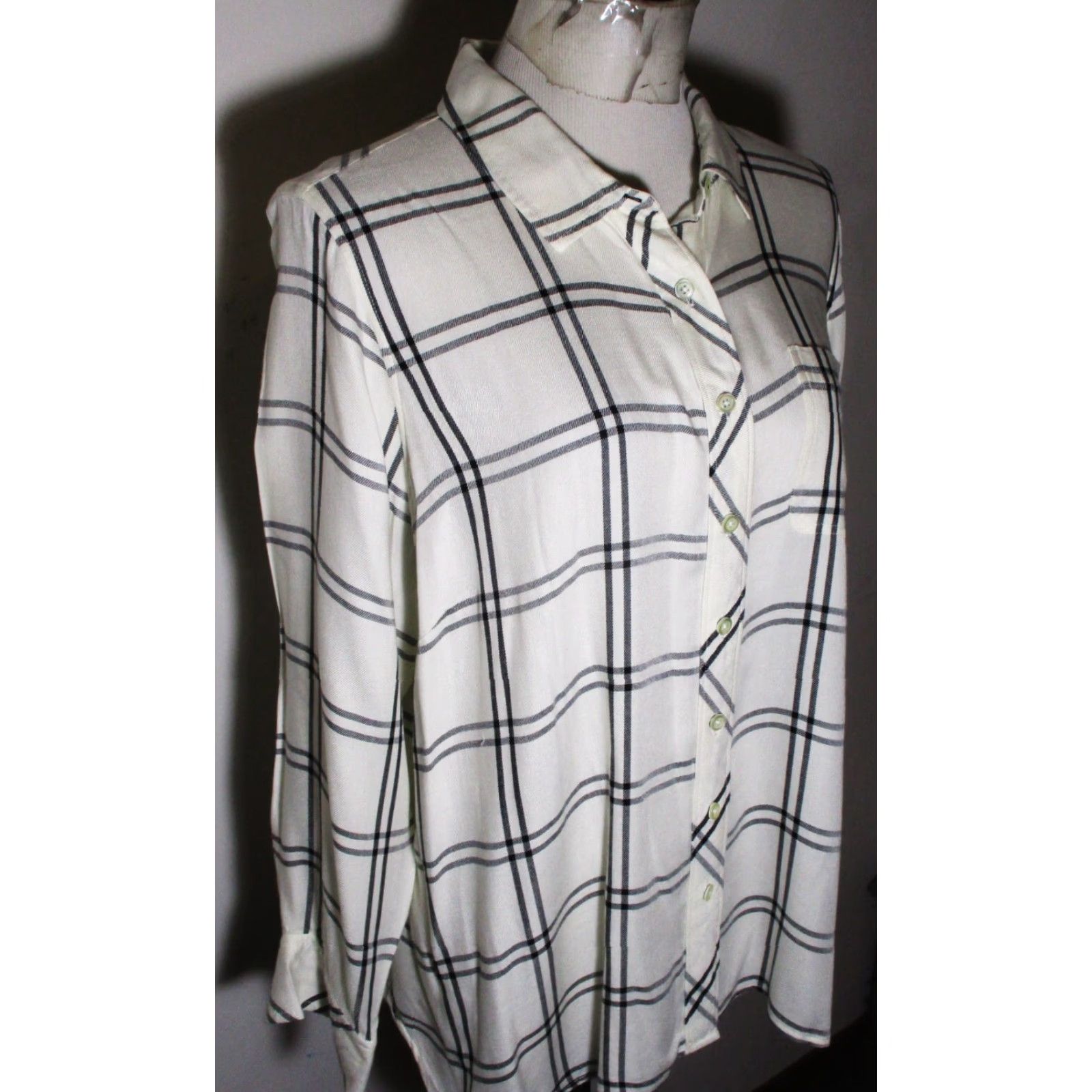 Talbots TALBOTS Blouse Shirt 2X Petite Womens Beige Long Sleeve 100% Rayon Button Front Size XXL / US 16-18 / IT 52-54 - 3 Thumbnail