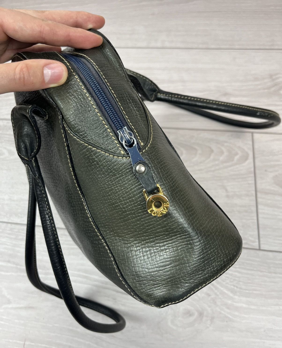 Loewe Loewe Vintage 80s Luxury Leather Shoulder Bag Womens Size ONE SIZE - 16 Thumbnail