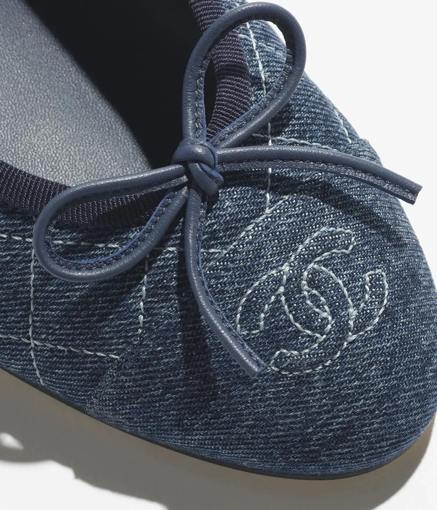 Chanel os11x0526 Denim Quilted CC Logo Ballet Ballerina Flats Blue Size US 12 / IT 42 - 3 Thumbnail