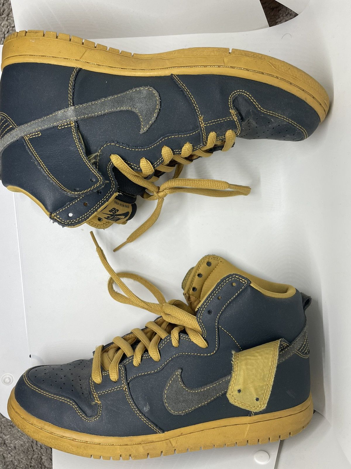 Nike *RARE*NIKE SB DUNK HIGH GOLDEN STRAW ANTHRACITE Size US 9.5 / EU 42-43 - 6 Thumbnail