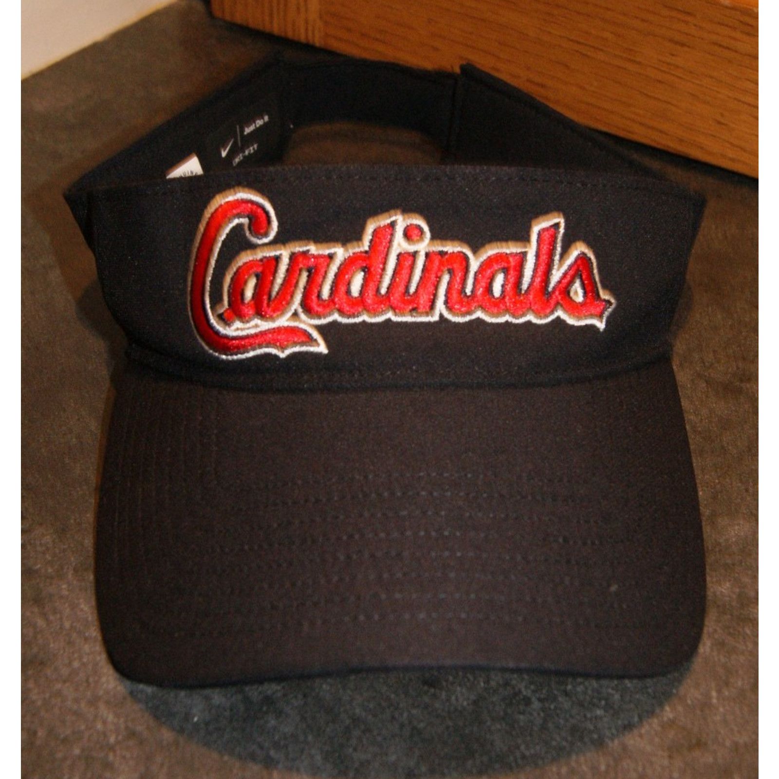 Nike St Louis Cardinals NIKE DRI-FIT Visor Hat Cap Swoosh Nice Size ONE SIZE - 1 Thumbnail