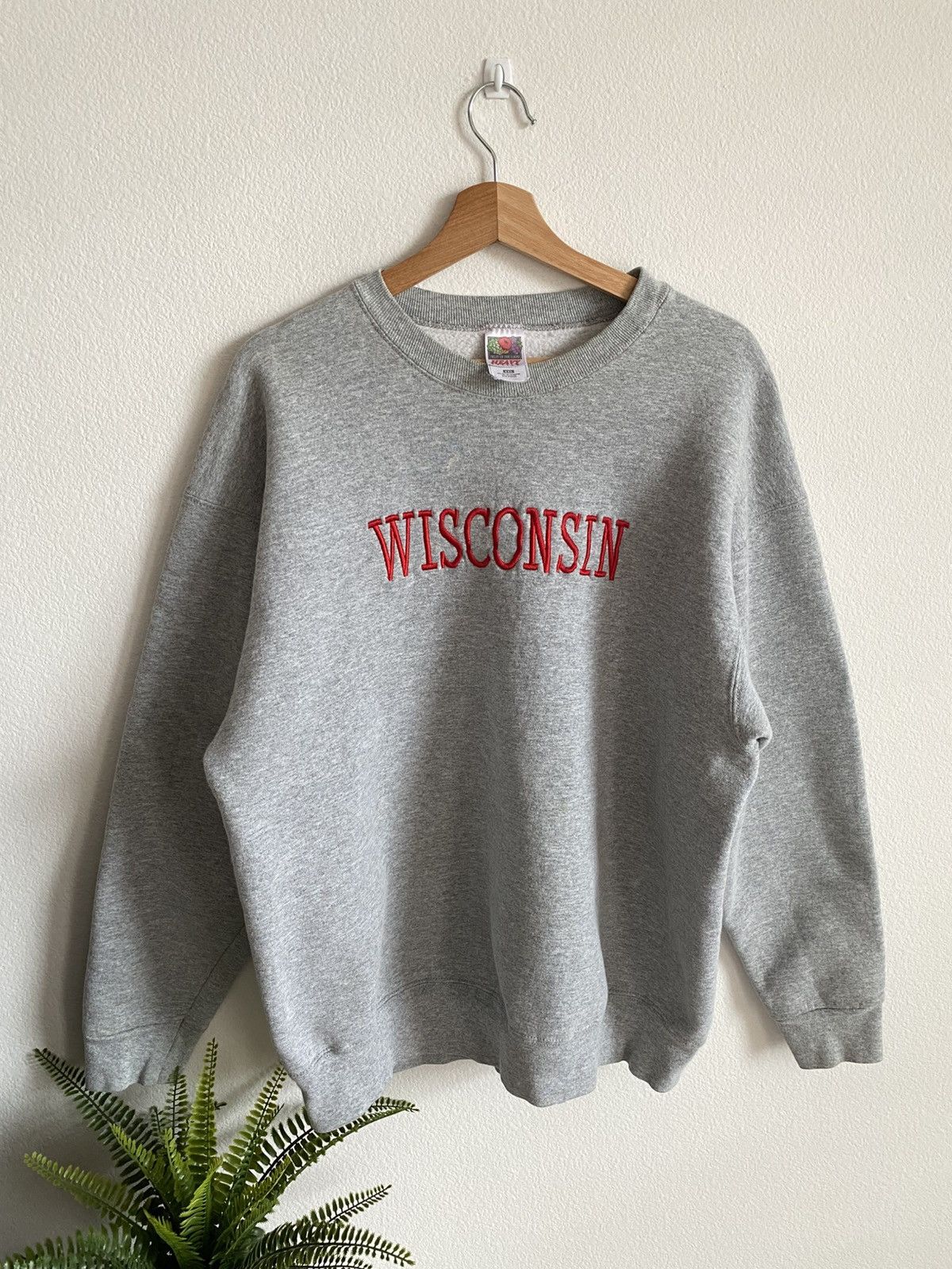 Vintage Vintage 00s Wisconsin University Crewneck Sweatshirt Size US XXL / EU 58 / 5 - 1 Thumbnail