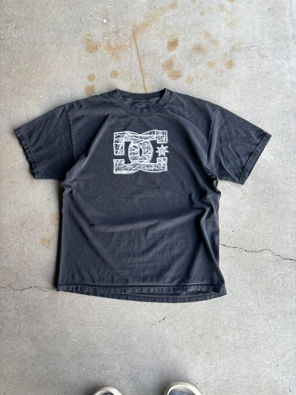 DC Vintage Y2K DC Shoes Boxy Skate Black Essential Logo Tee Size US L / EU 52-54 / 3 - 1 Thumbnail