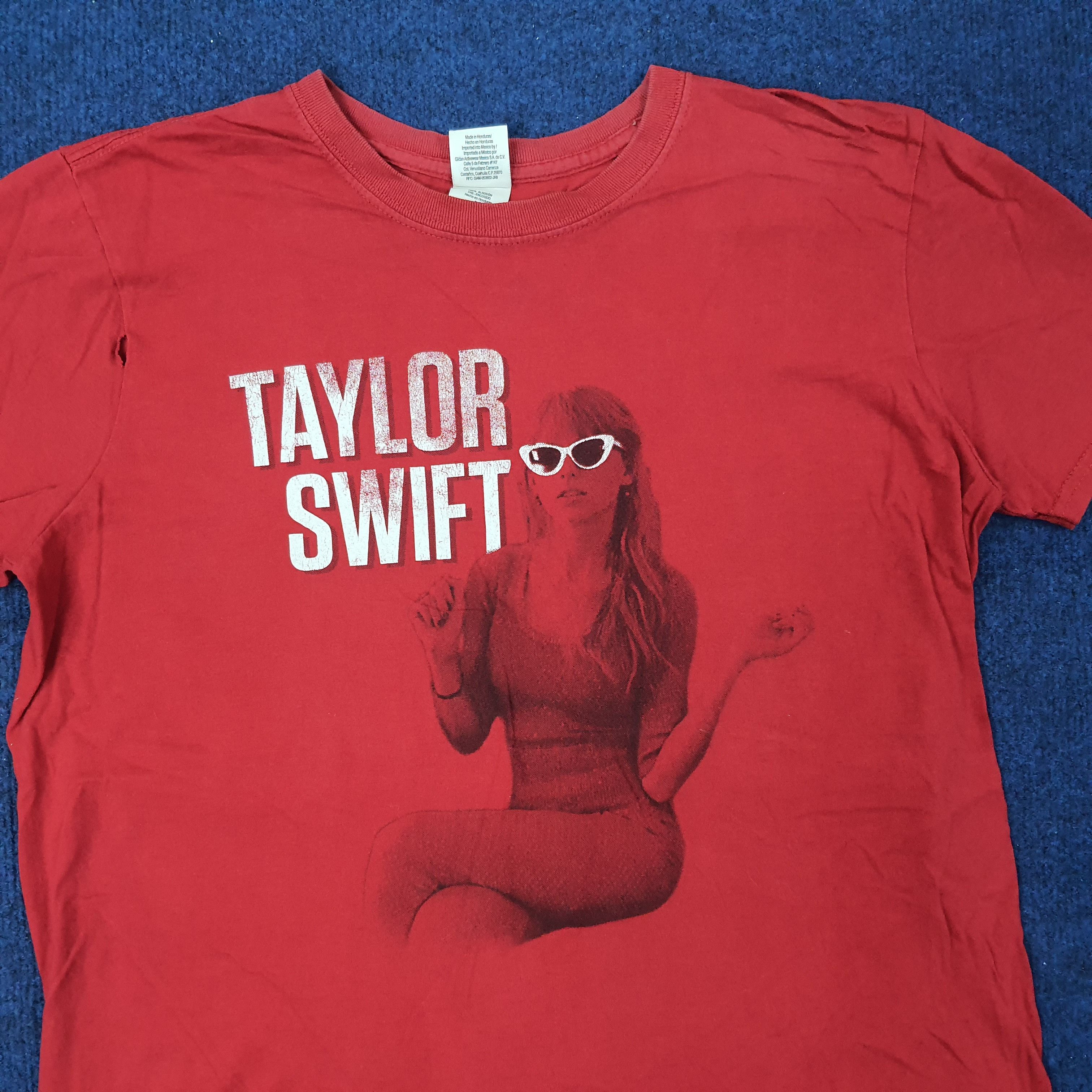 Band Tees Vintage Taylor Swift American Singer Tshirt C249N3 Size US M / EU 48-50 / 2 - 2 Thumbnail