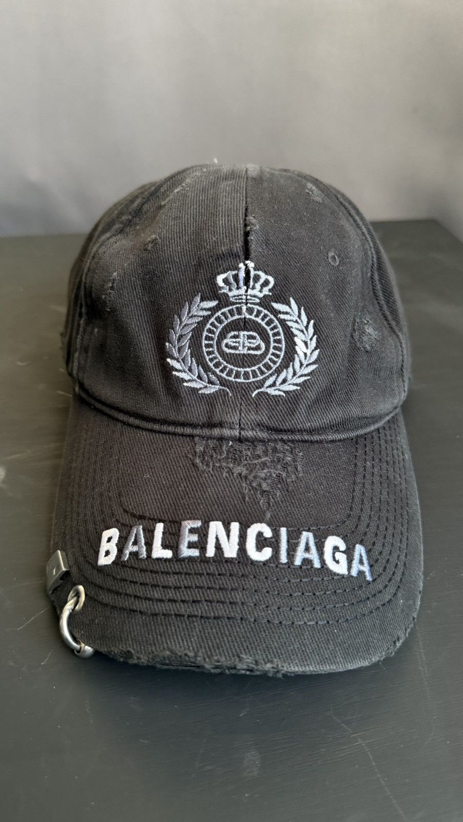 balenciaga destroy piercieg cap BALENCIAGA DESTROY PIERCING CAP