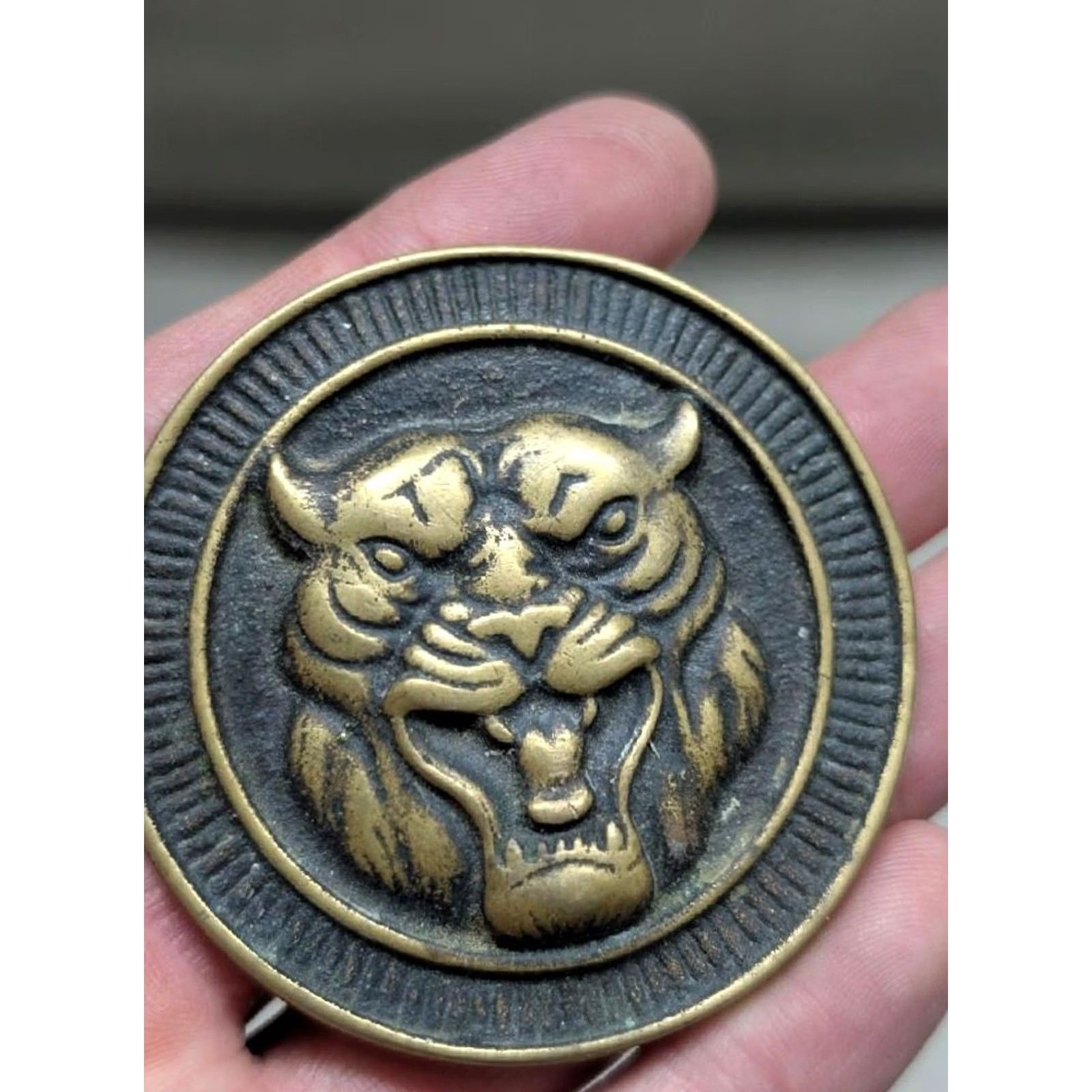 Vintage VINTAGE belt buckle TIGER solid BRASS 2.5 x 2.5" Fits belt width 1.75" Men Tiger pattern 1970s western CAT Jaguar WW2s? Size ONE SIZE - 2 Thumbnail