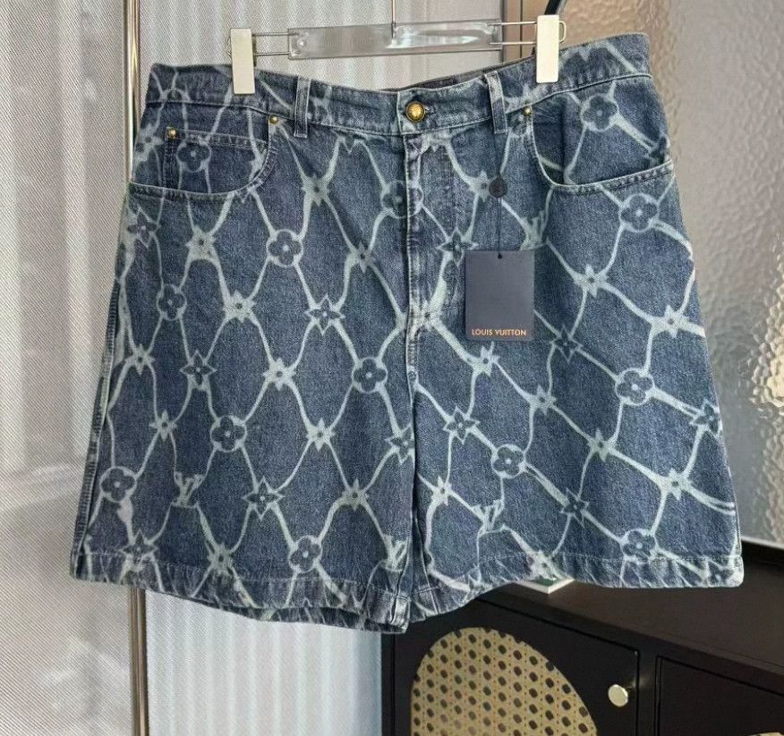 Louis Vuitton Louis Vuitton Full print denim shorts Size US 36 / EU 52 - 1 Thumbnail