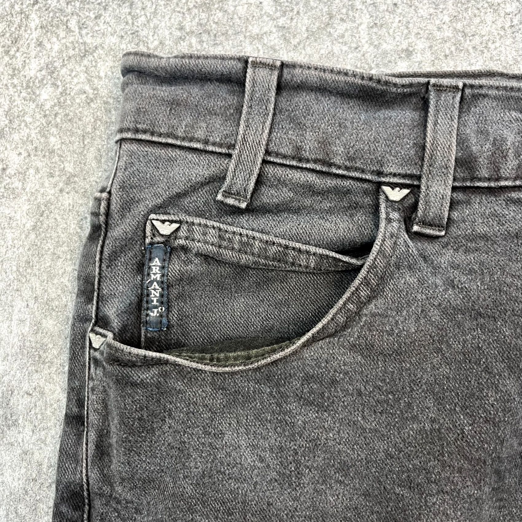 Vintage Armani Jeans Jeans Regular Tapered 30 32 Charcoal Grey Vintage Italy Mens 5-Pocket Denim Cotton Elastan Stretch Size US 30 / EU 46 - 7 Thumbnail