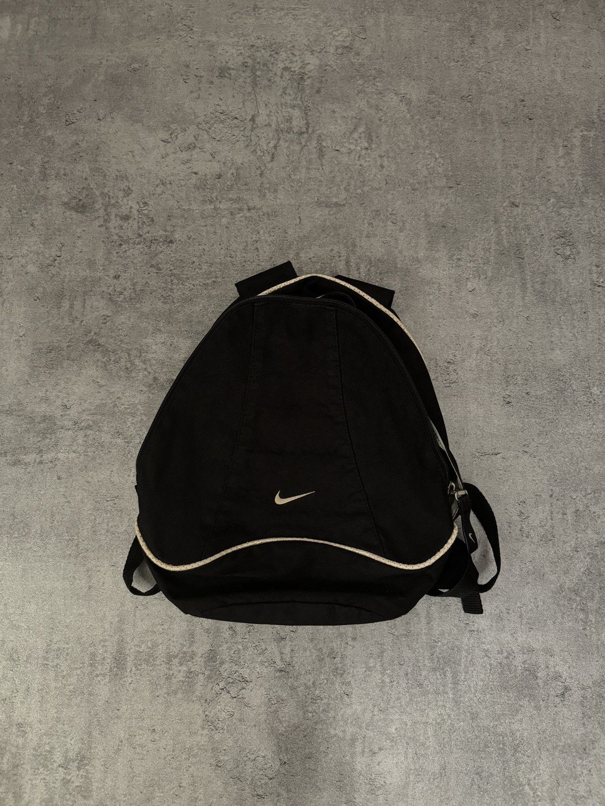 Nike × Vintage Nike Central swoosh logo black small bag backpack vintage Size ONE SIZE - 1 Thumbnail