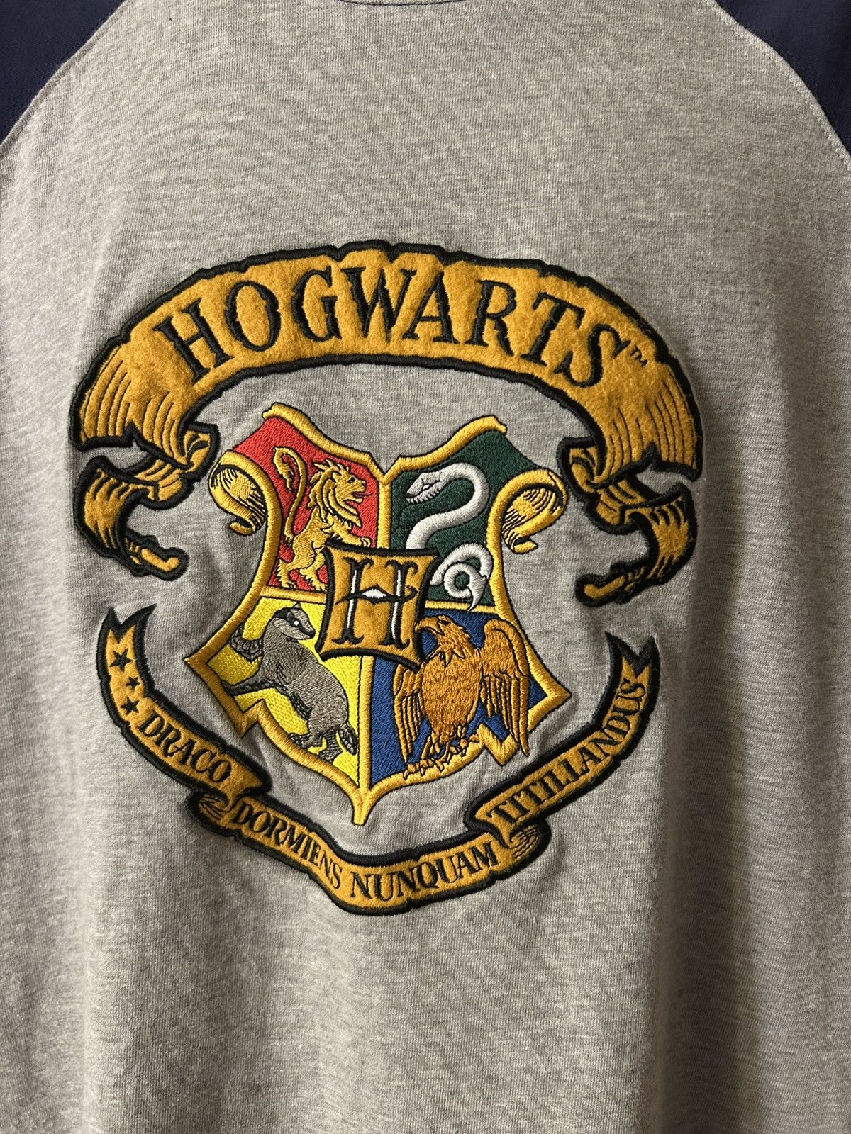 Warner Bros Tee: hogwarts vintage harry potter shirt xxl embroidered Size US XXL / EU 58 / 5 - 3 Thumbnail