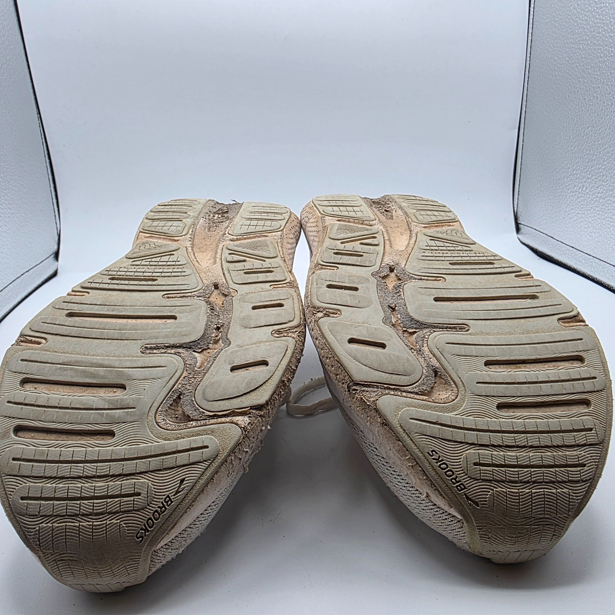 Brooks Brooks Ghost Max Womens Size 7.5 Wide White Athletic Shoes R Size US 7.5 / IT 37.5 - 11 Thumbnail