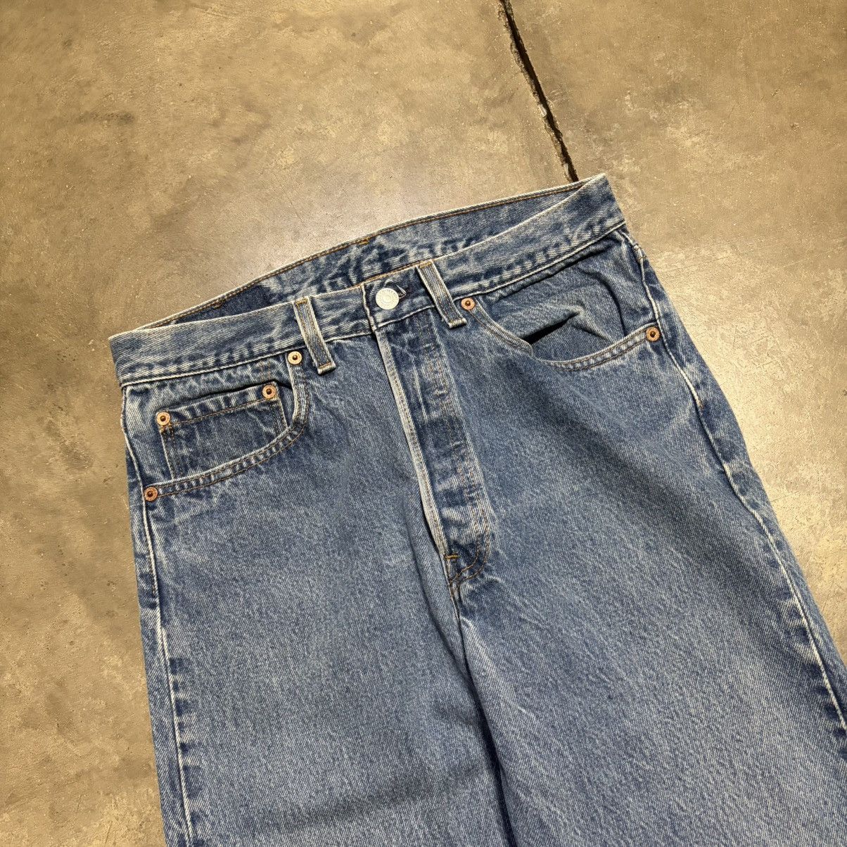 Levi's Vintage Levis 501 Jeans Button Fly Fade Washed Denim 90s USA Size US 31 - 7 Thumbnail