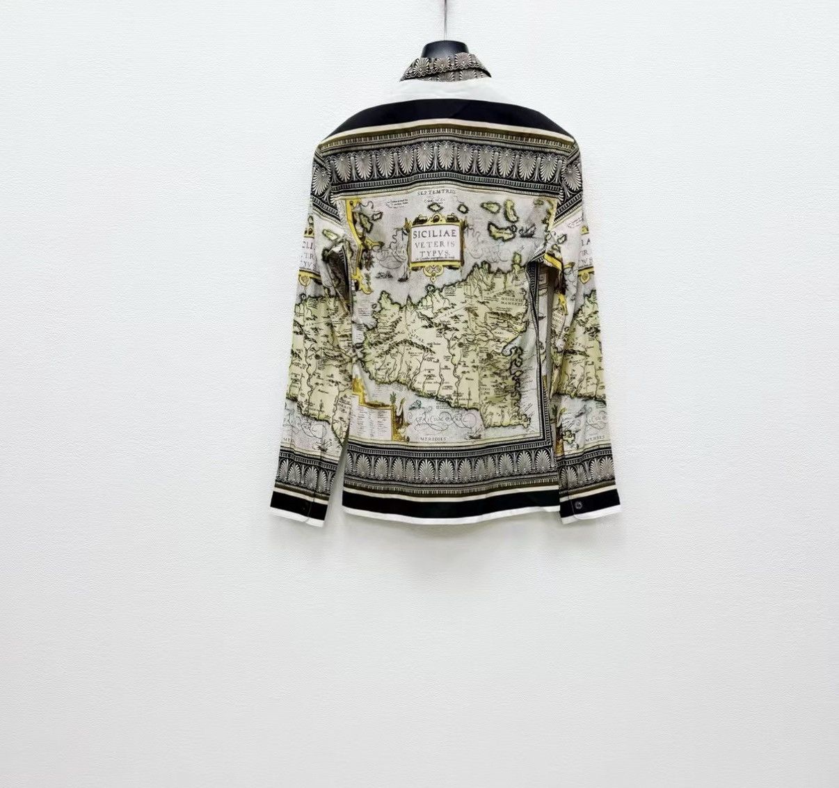 Dolce & Gabbana Dolce & Gabbana 100% Cotton Long Sleeve Shirt J30 Size US S / EU 44-46 / 1 - 4 Thumbnail