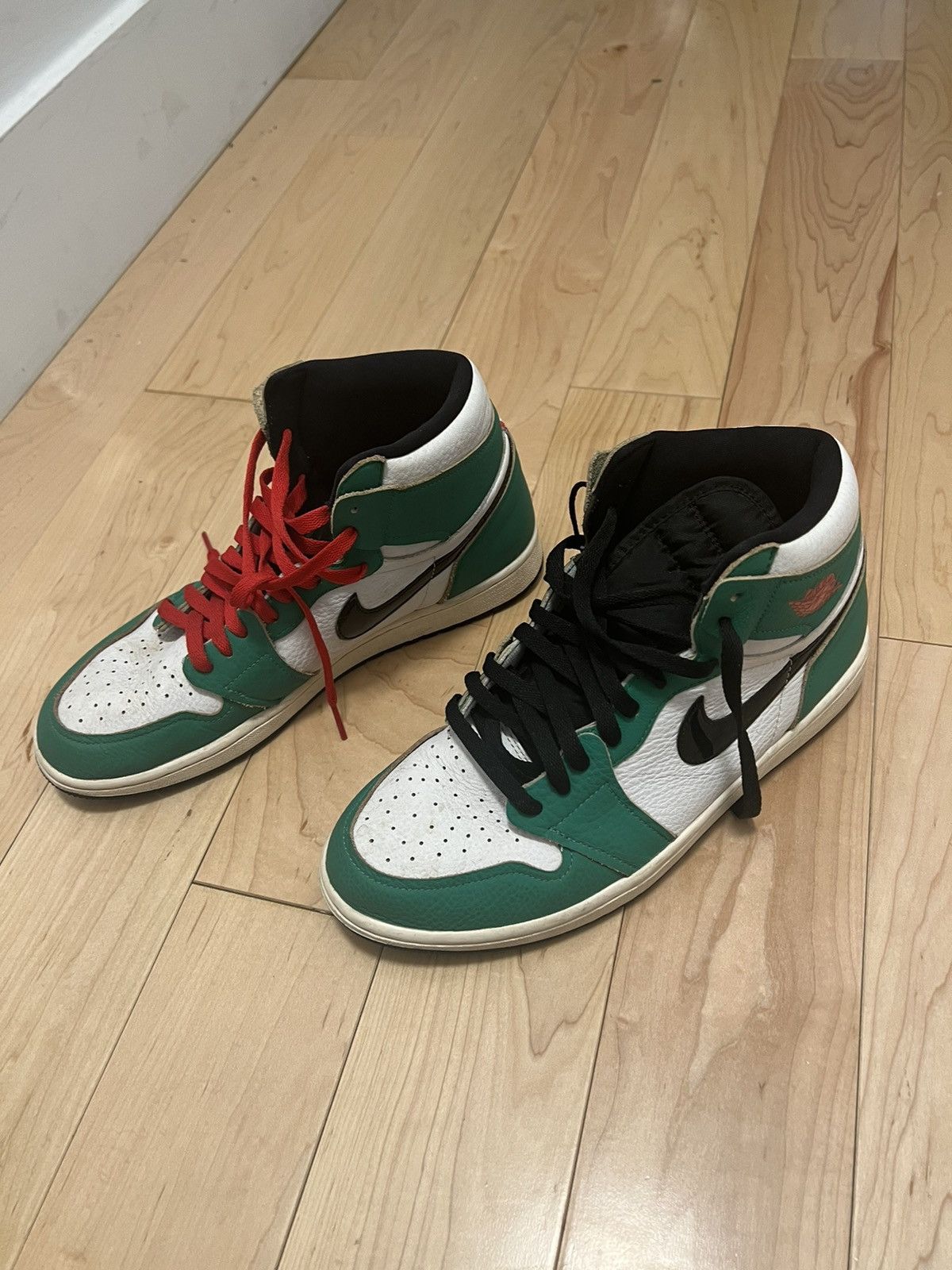 Jordan Brand Jordan 1 High Lucky Green Size US 9 / EU 42 - 3 Thumbnail