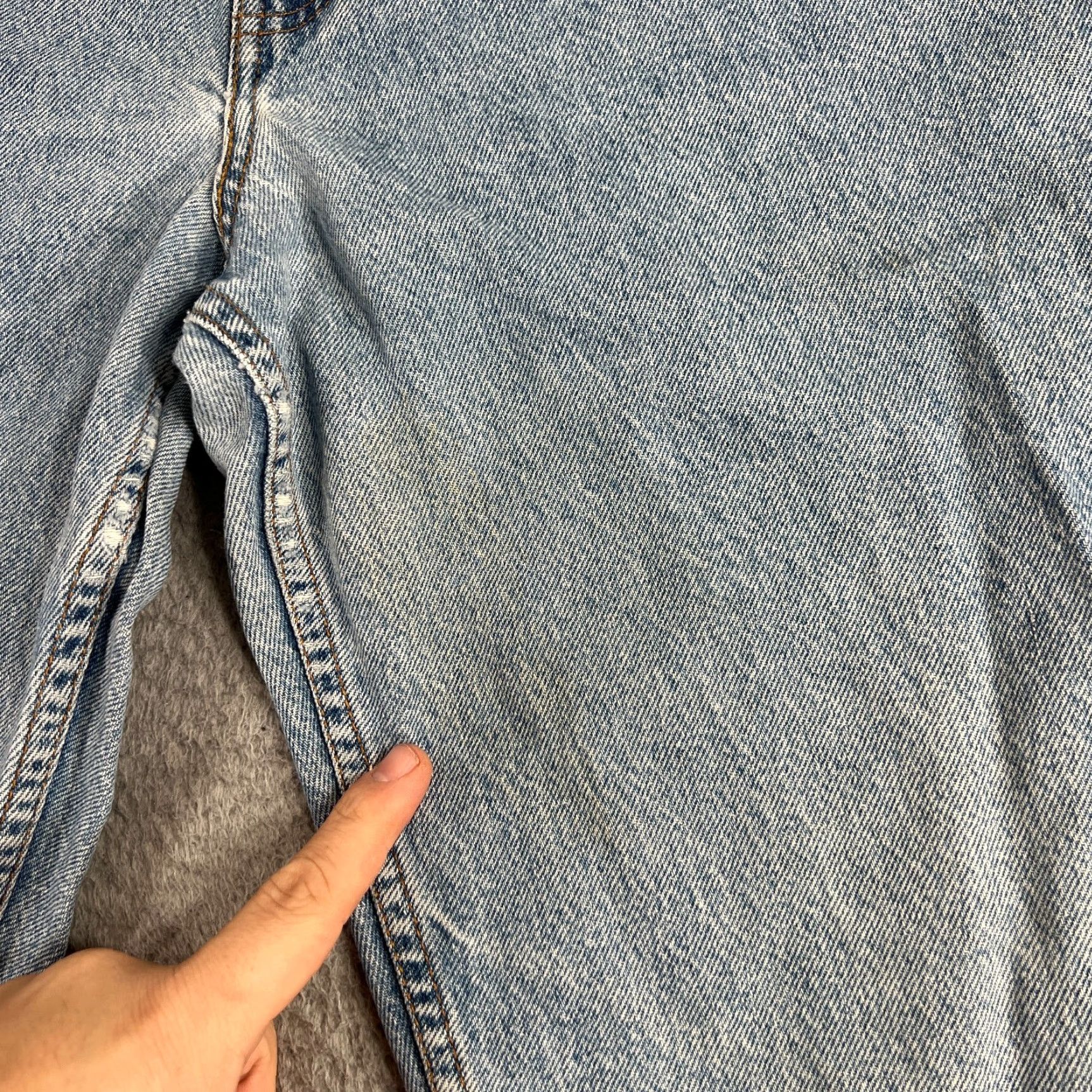 Levi's VINTAGE Levi's 550 Jeans Mens 36x34 Relaxed Tapered 90s Denim Blue 5-Pocket Mens Jeans Size US 36 / EU 52 - 2 Thumbnail