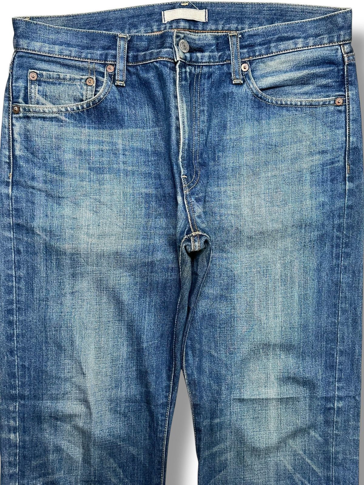 Uniqlo Uniqlo Regular Fit Denim Light fading and Wear Looks Size US 34 / EU 50 - 2 Thumbnail
