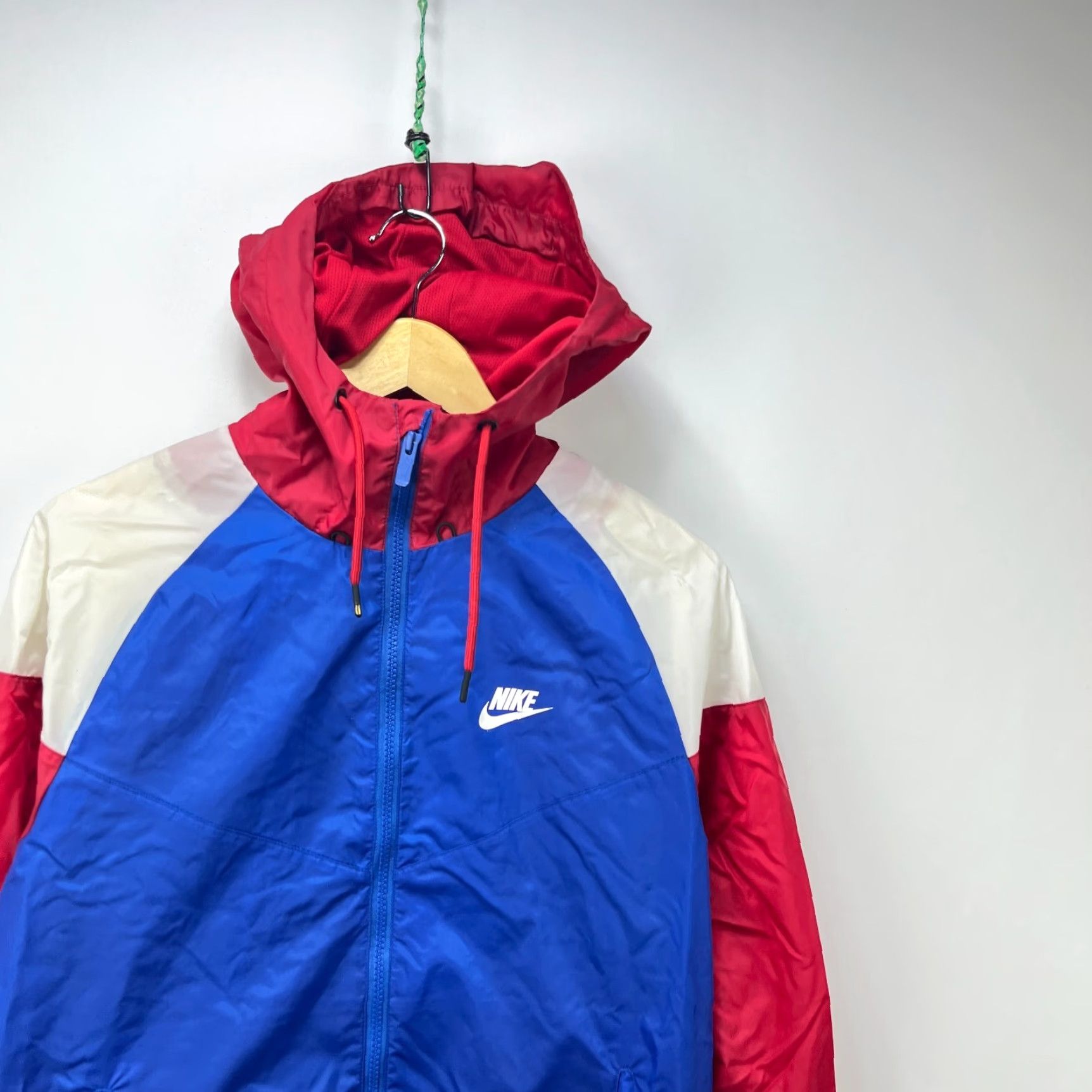 Nike VINTAGE Y2K Nike Windbreaker Hooded Jacket Small Size US S / EU 44-46 / 1 - 2 Thumbnail