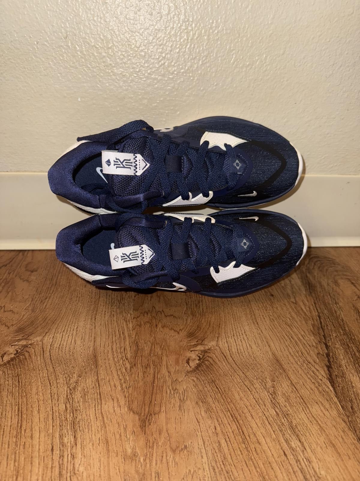 Nike Nike Kyrie 5 Low TB Midnight Navy Size US 5 / EU 37 - 8 Thumbnail