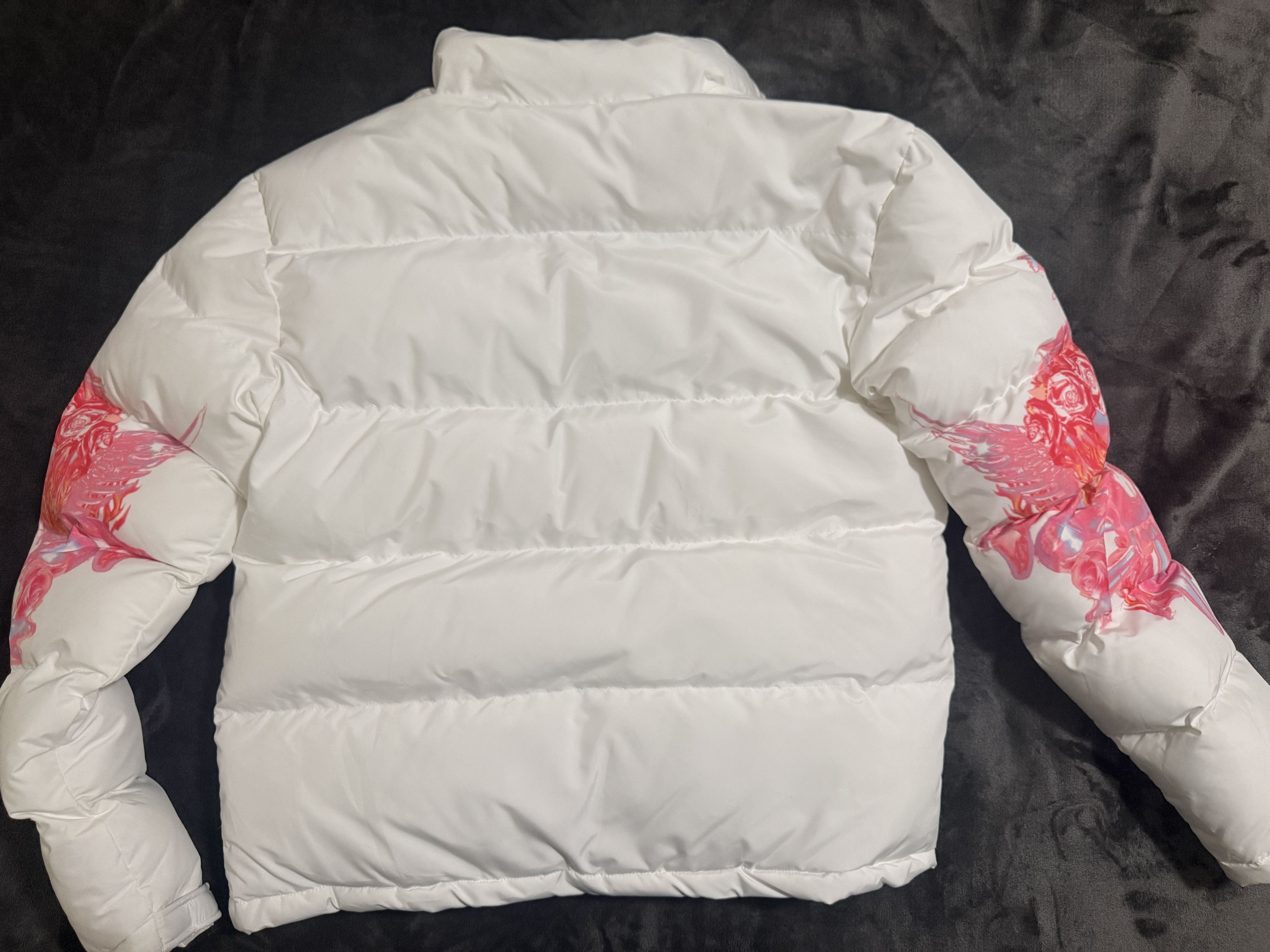 Japanese Brand White Pink Graphic Puffer Jacket Y2K Streetwear Size M Size US M / EU 48-50 / 2 - 4 Thumbnail