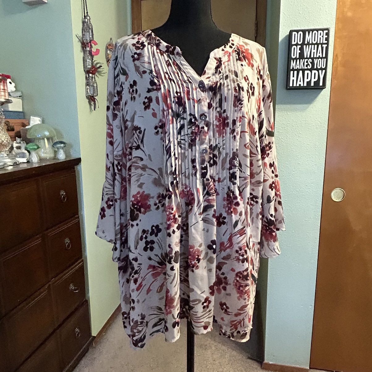 Other Catherines Georgette Pintuck cream floral 3/4 sleeve 3XWP Size 3XL / US 20-22 - 1 Thumbnail
