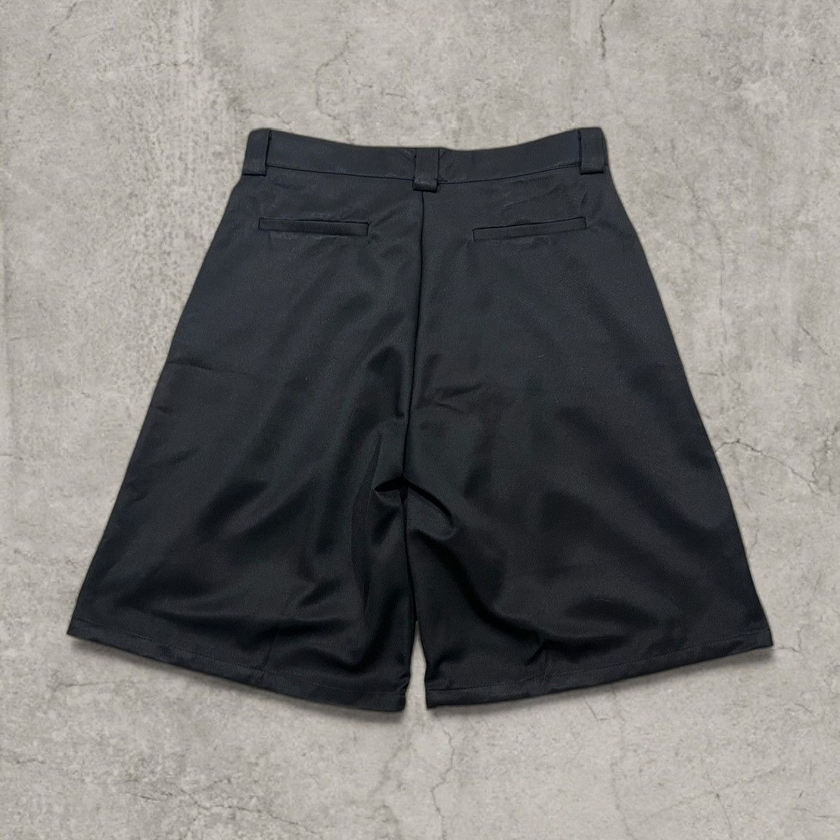 Japanese Brand Wide leg Japanese style tailored shorts in black. Size L Size US 34 / EU 50 - 2 Thumbnail