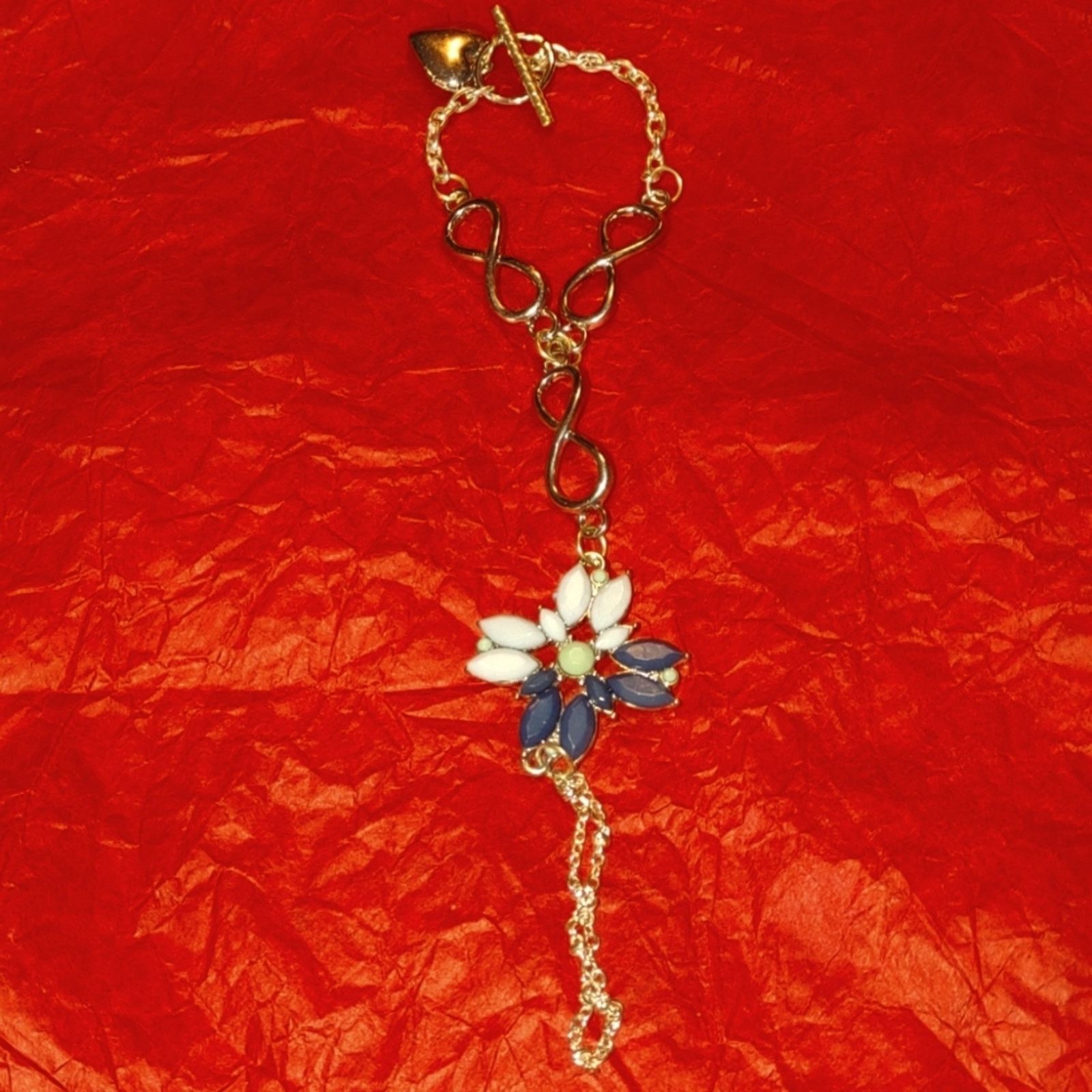 Vintage Beautiful vintage silver floral Dangle bracelet Size ONE SIZE - 1 Thumbnail
